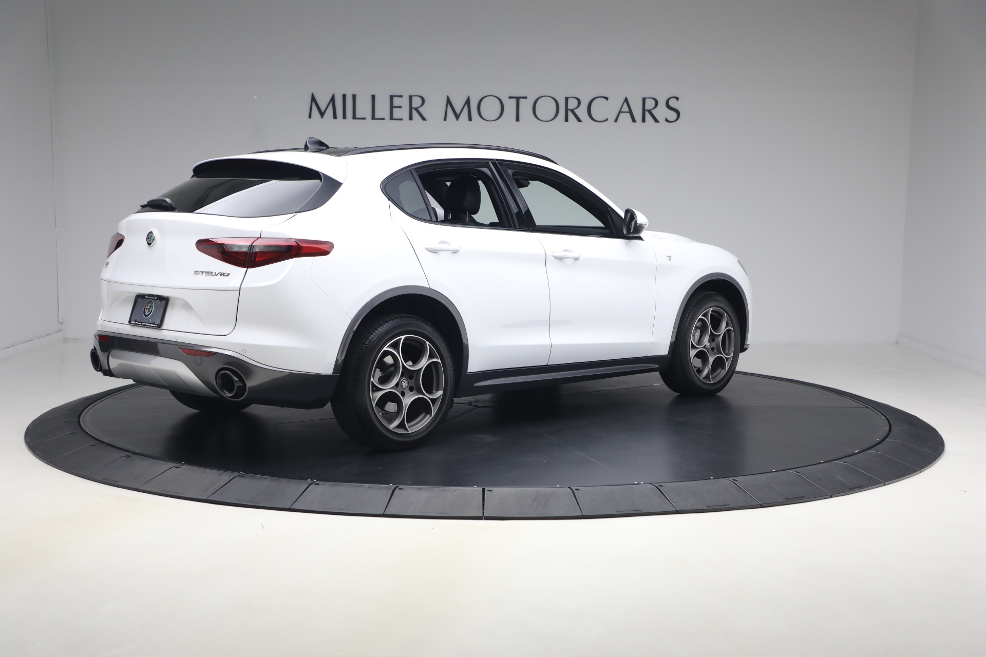 Used-2022-Alfa-Romeo-Stelvio-Ti