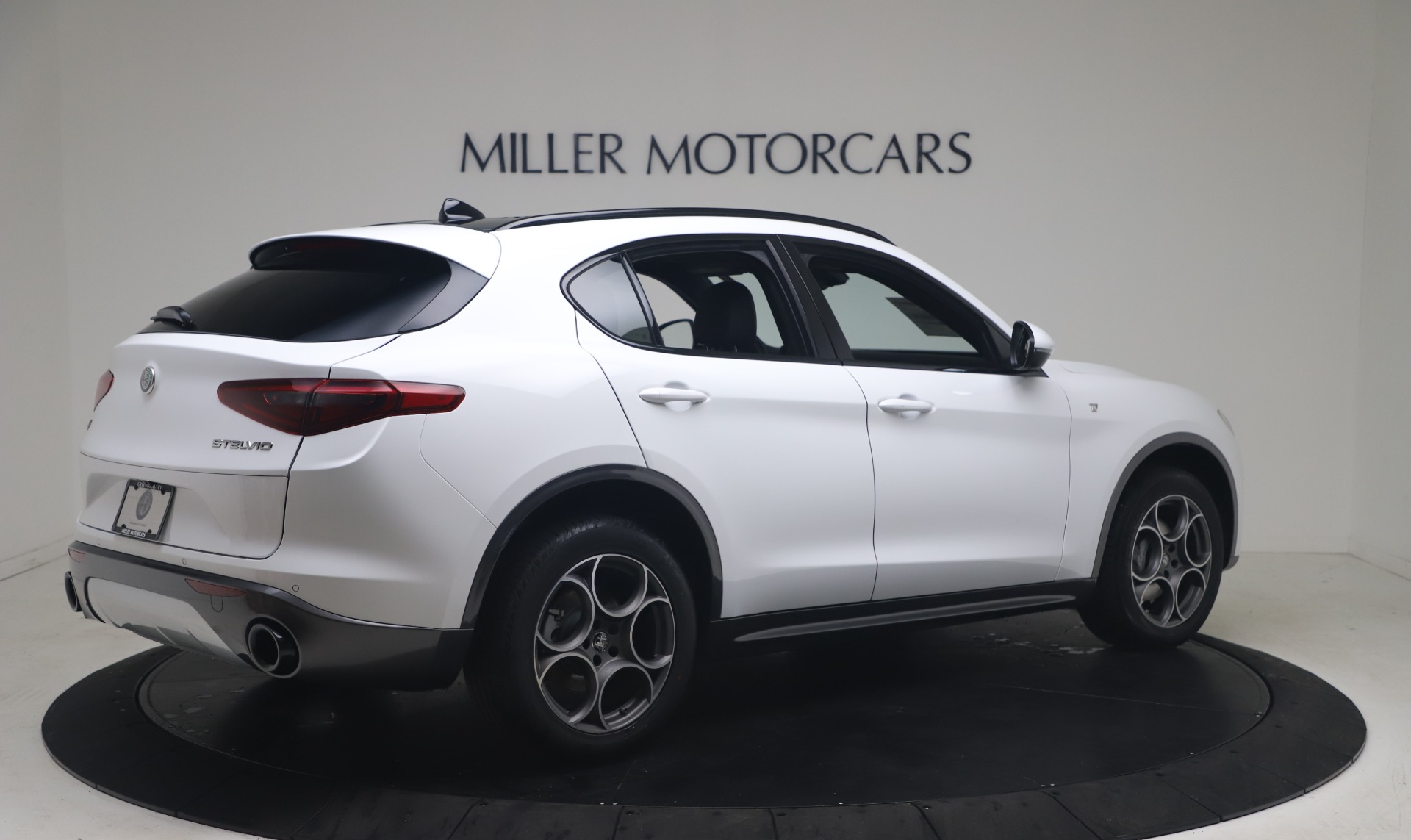New-2022-Alfa-Romeo-Stelvio-Ti