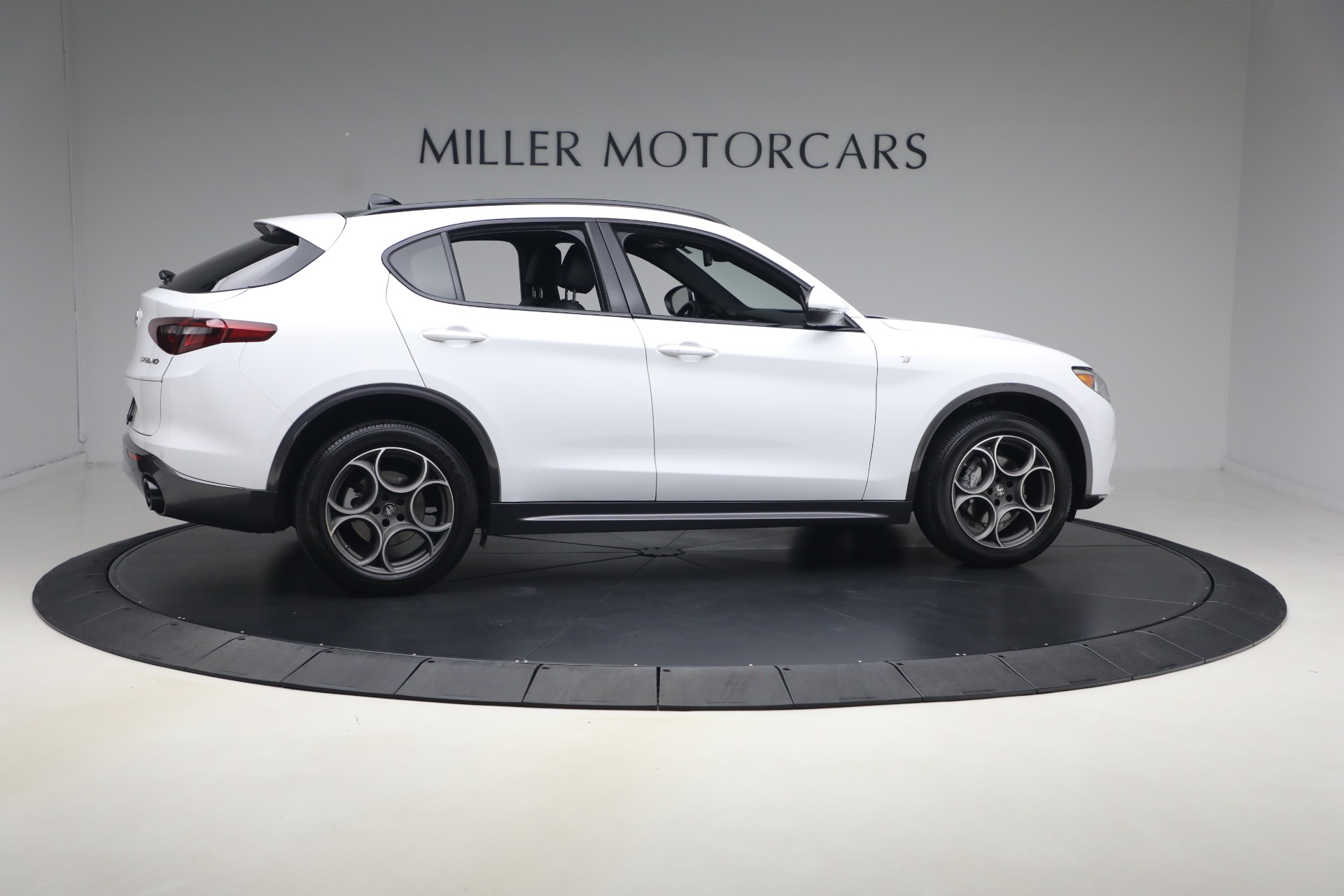 Used-2022-Alfa-Romeo-Stelvio-Ti