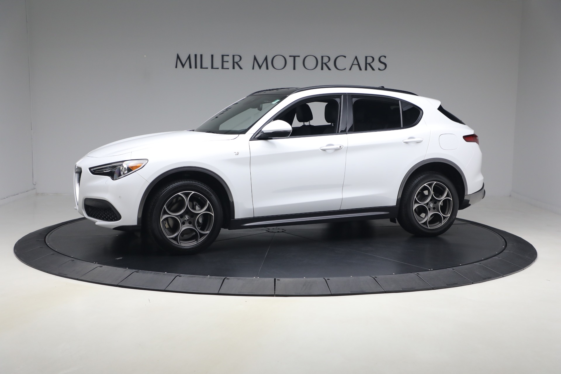 Used-2022-Alfa-Romeo-Stelvio-Ti