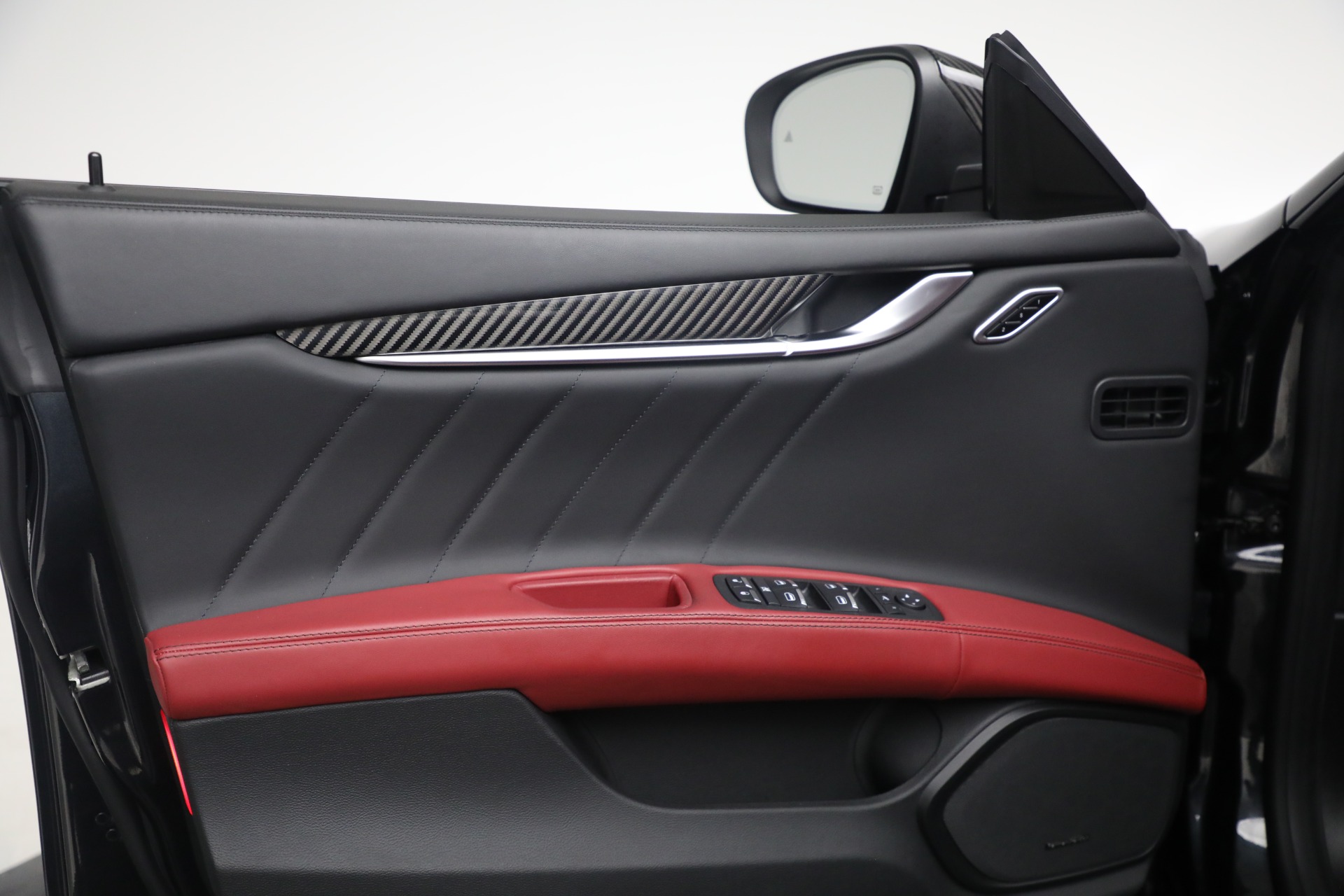 Used-2022-Maserati-Ghibli-Modena-Q4