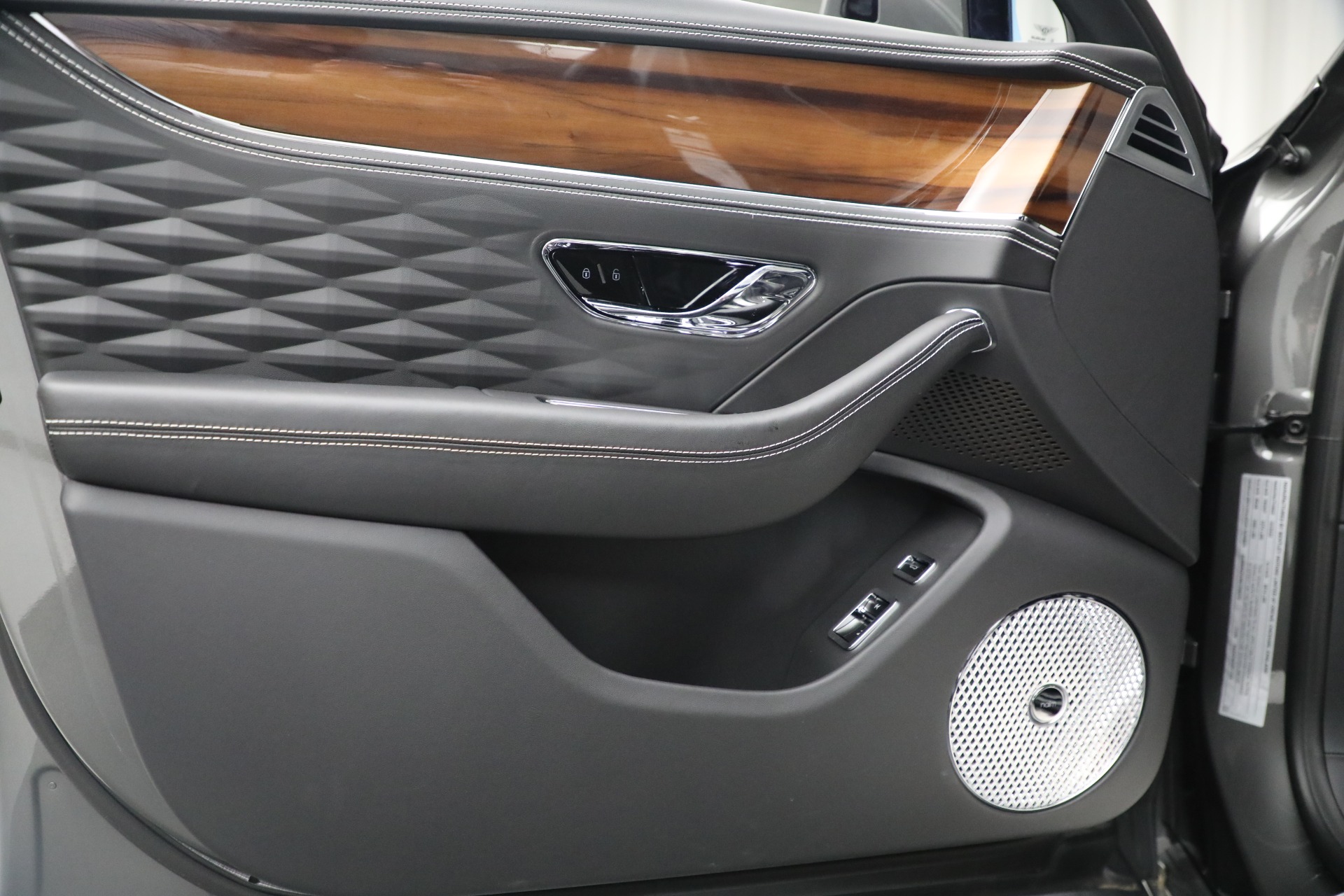 New-2022-Bentley-Flying-Spur-W12