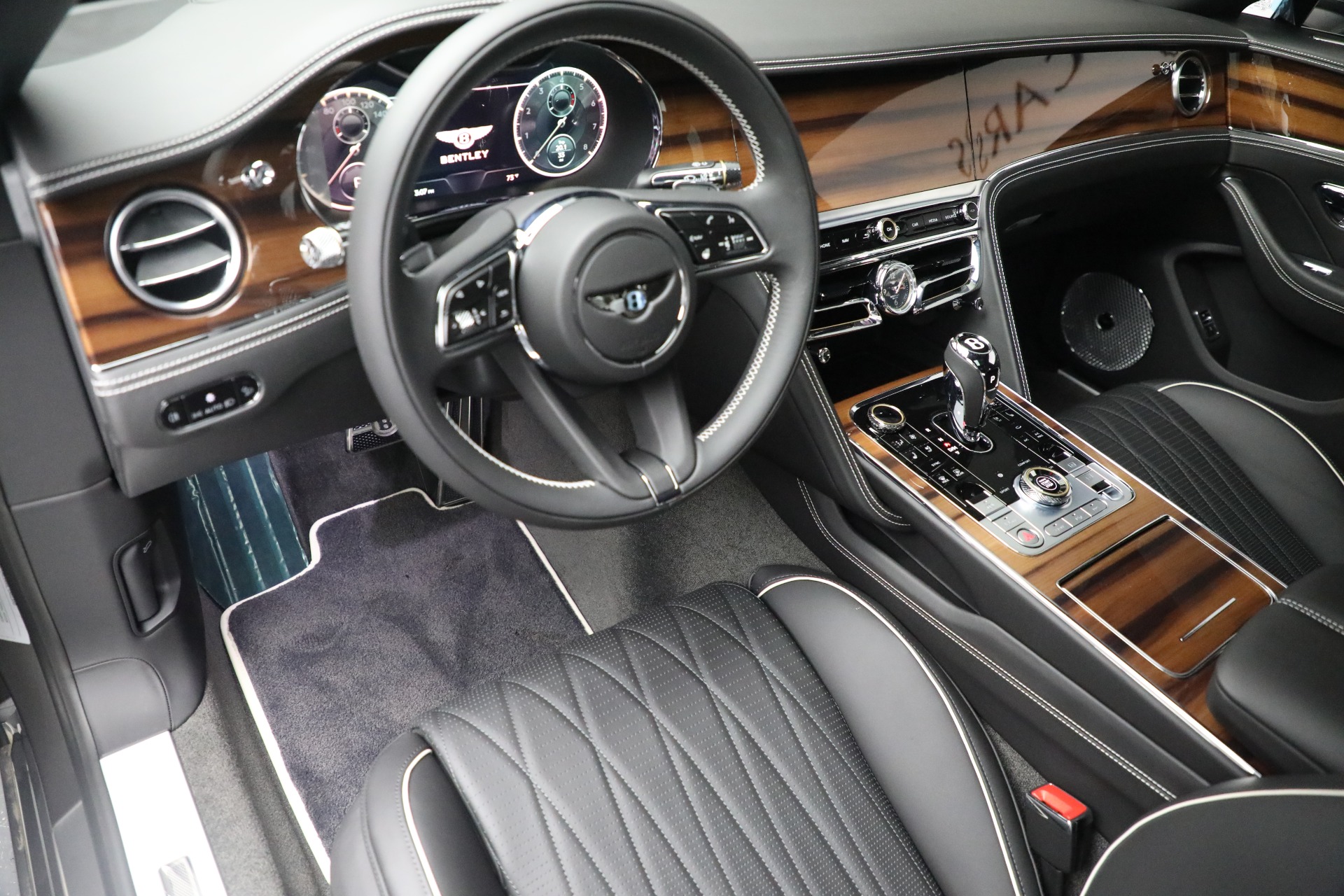 New-2022-Bentley-Flying-Spur-W12