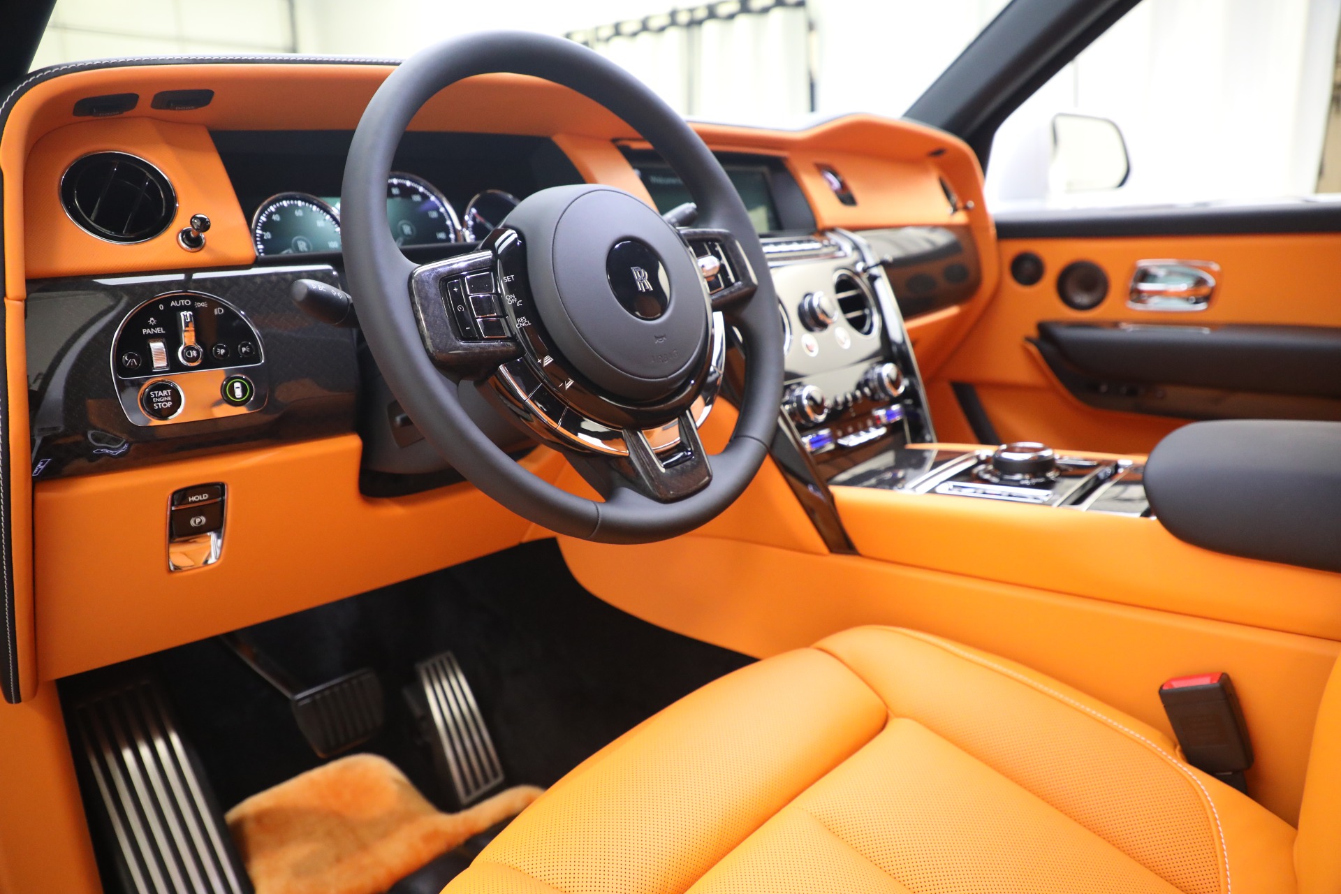 New-2022-Rolls-Royce-Cullinan-Black-Badge