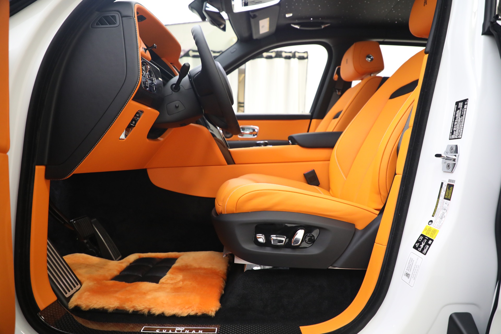 New-2022-Rolls-Royce-Cullinan-Black-Badge