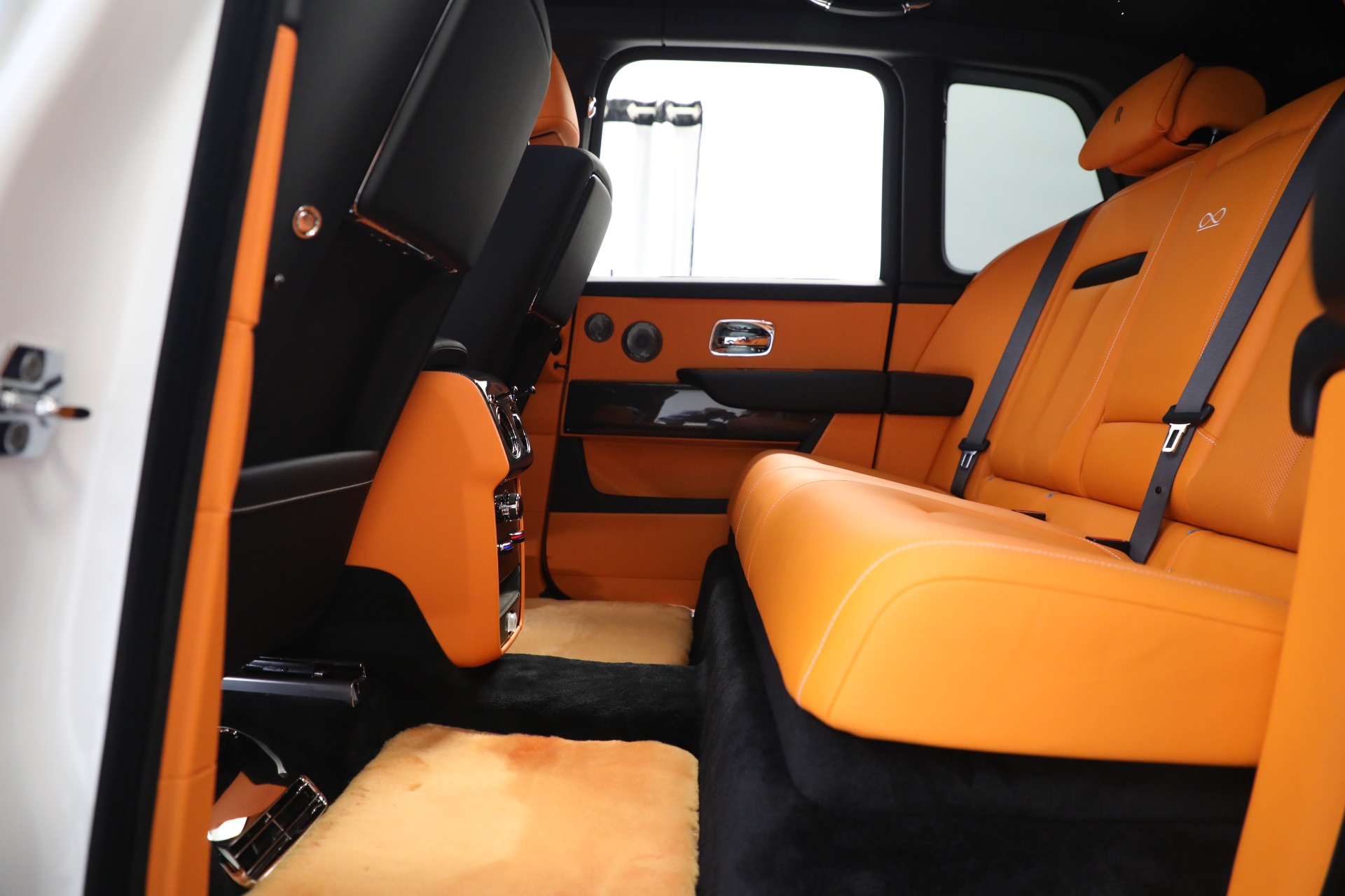 New-2022-Rolls-Royce-Cullinan-Black-Badge