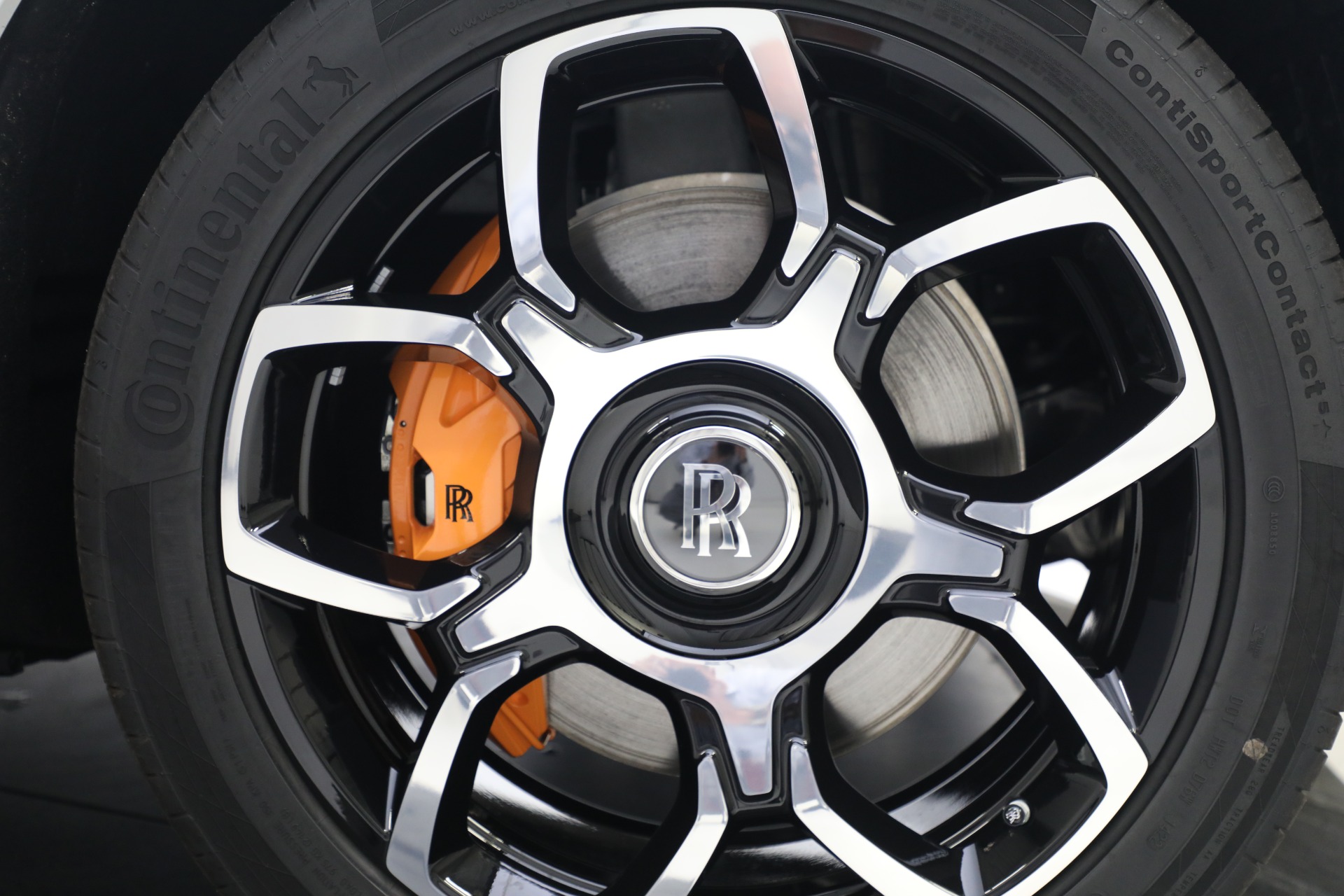 New-2022-Rolls-Royce-Cullinan-Black-Badge