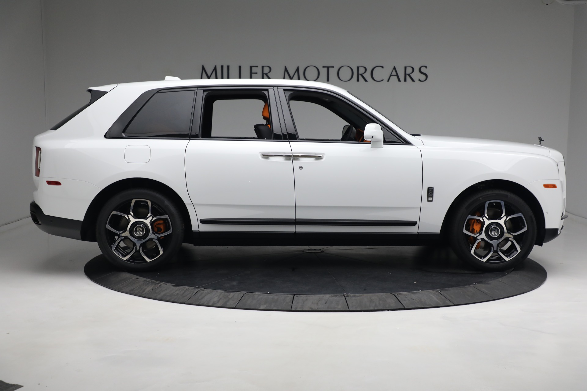 New-2022-Rolls-Royce-Cullinan-Black-Badge