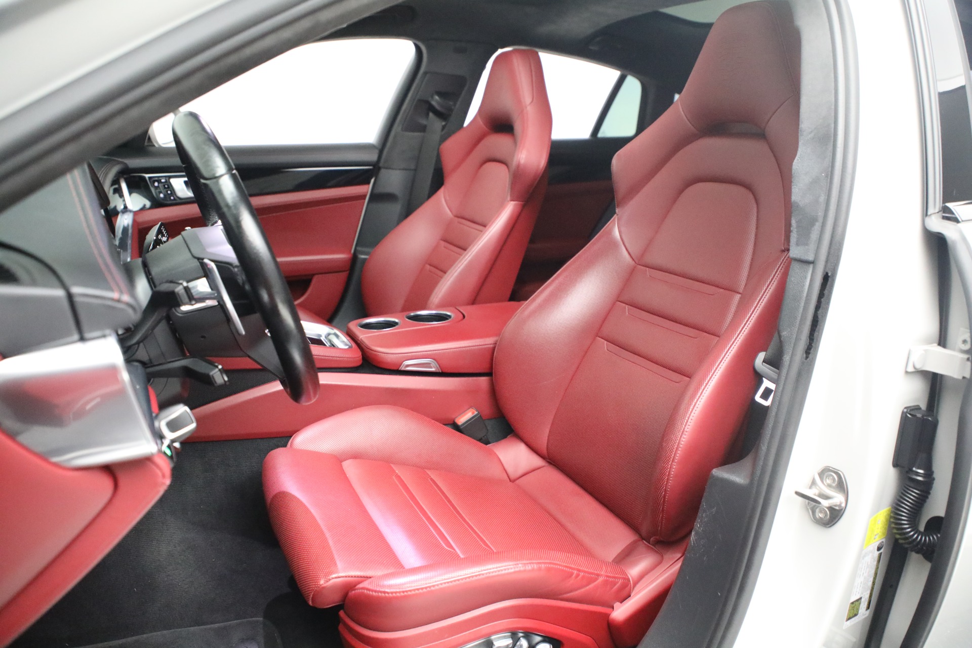 Used-2019-Porsche-Panamera-Turbo