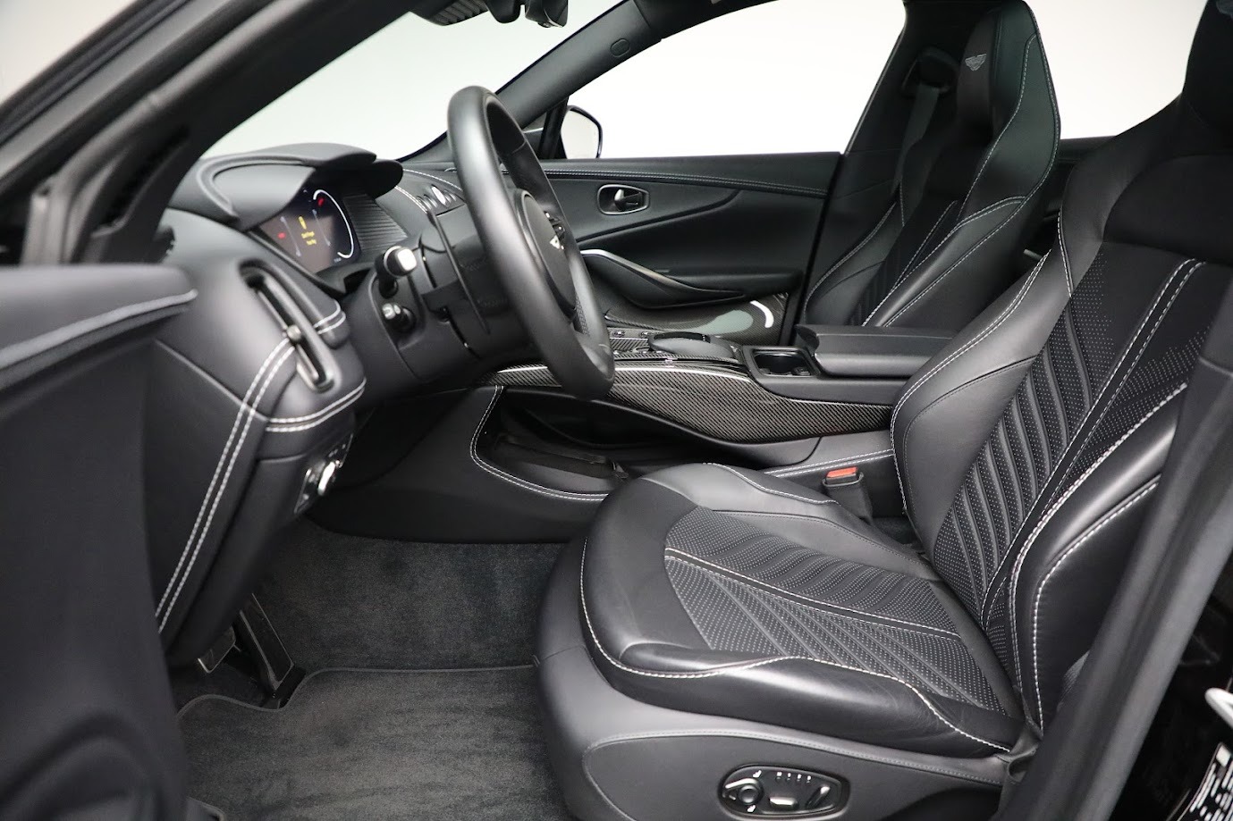 Used-2023-Aston-Martin-DBX-707