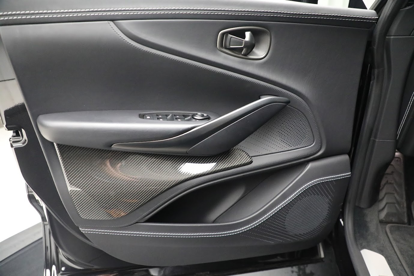 Used-2023-Aston-Martin-DBX-707