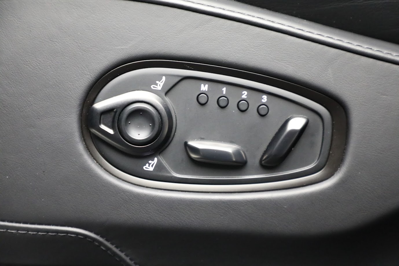 Used-2023-Aston-Martin-DBX-707