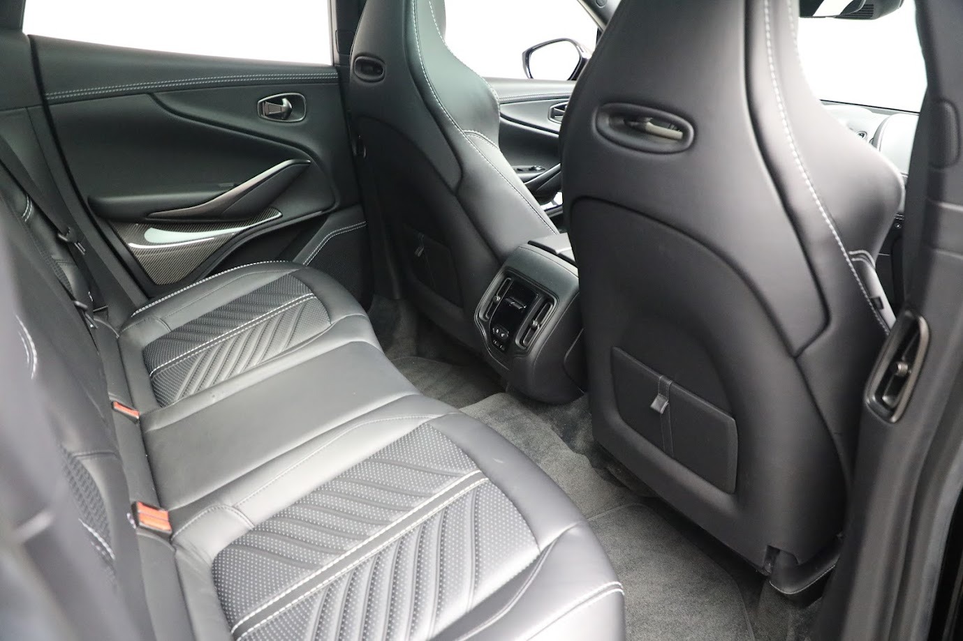 Used-2023-Aston-Martin-DBX-707