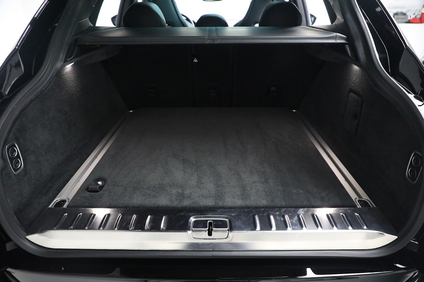 Used-2023-Aston-Martin-DBX-707