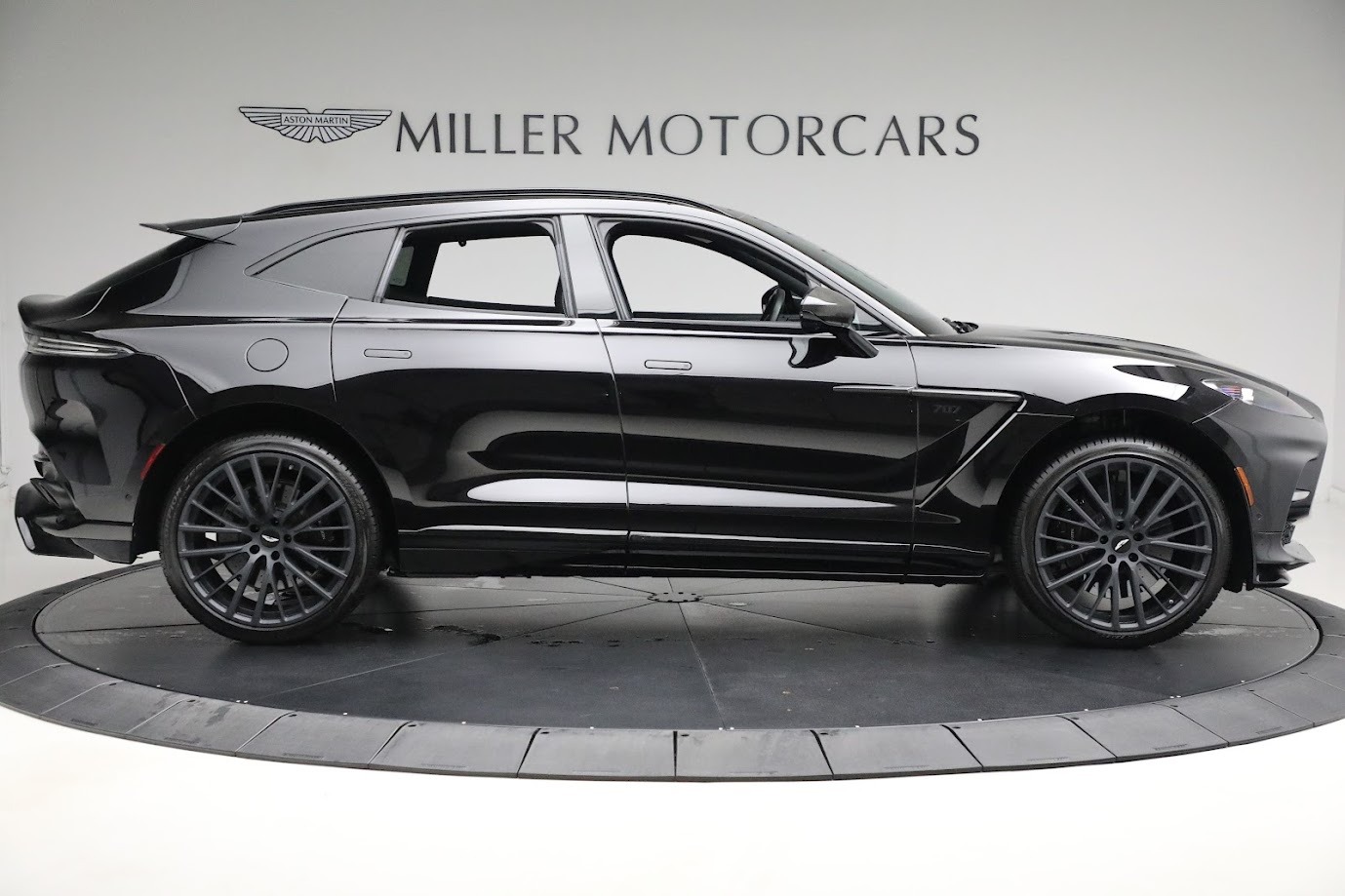 Used-2023-Aston-Martin-DBX-707