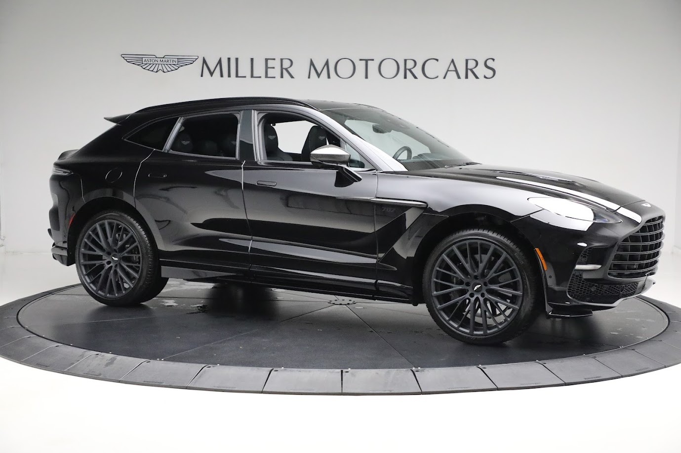 Used-2023-Aston-Martin-DBX-707