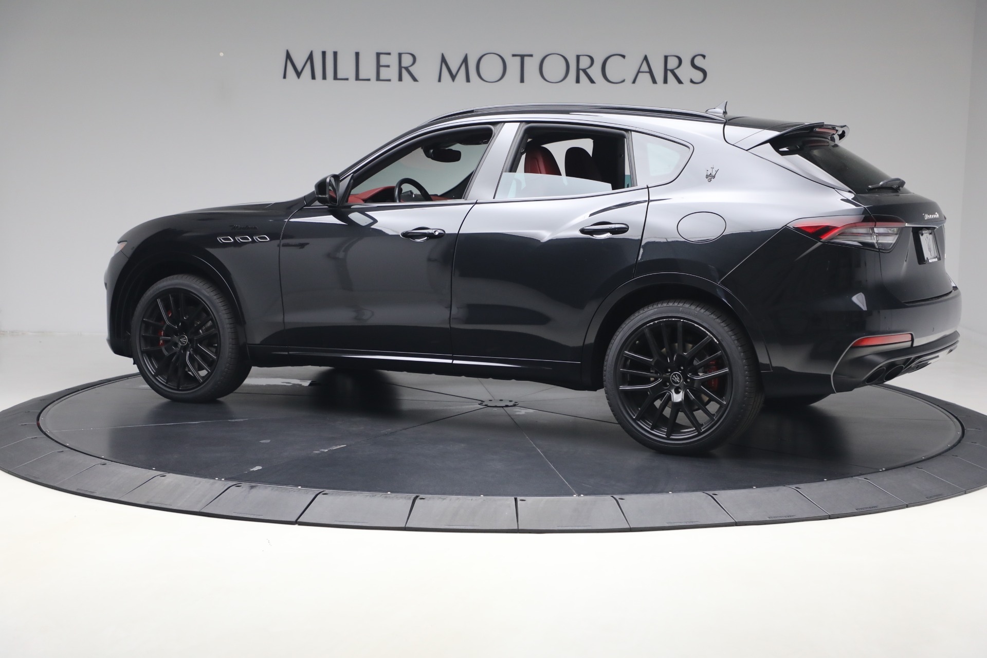 Used-2022-Maserati-Levante-Modena