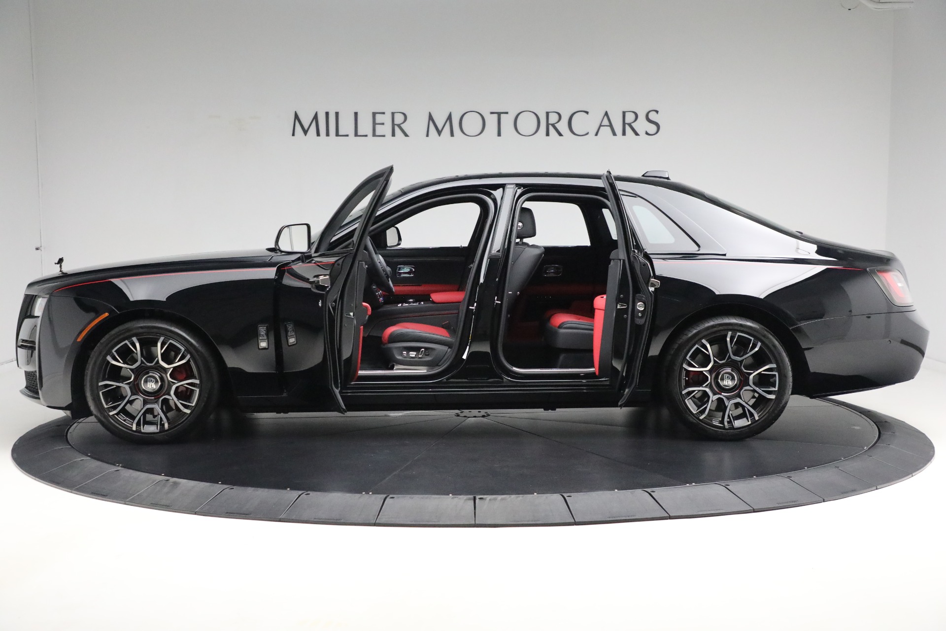 Used-2022-Rolls-Royce-Black-Badge-Ghost