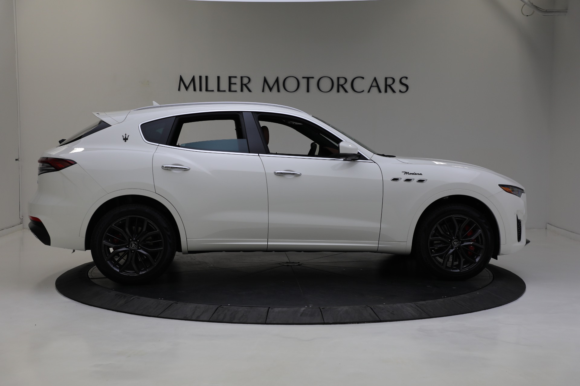New-2022-Maserati-Levante-Modena