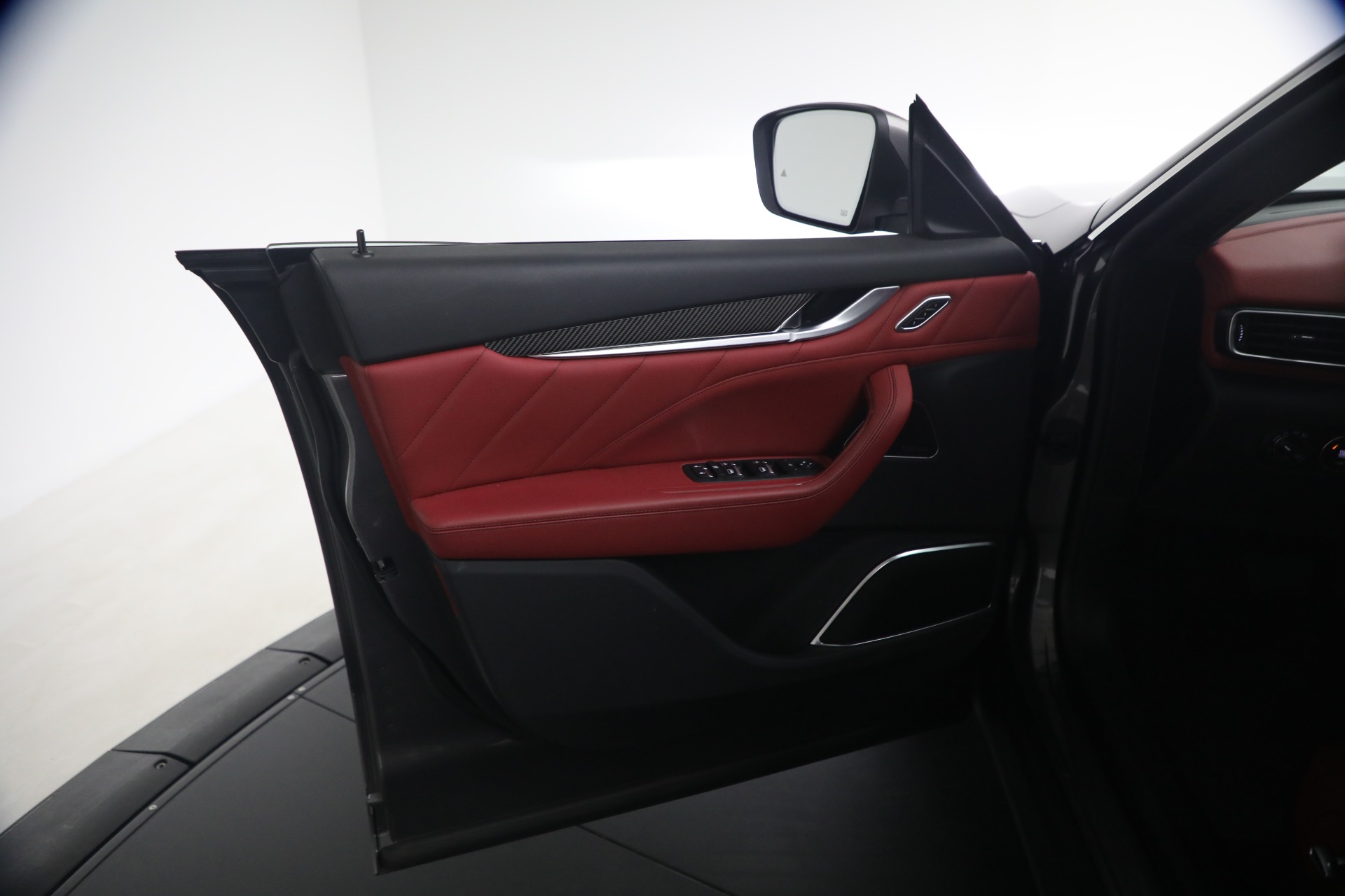Used-2023-Maserati-Levante-Modena