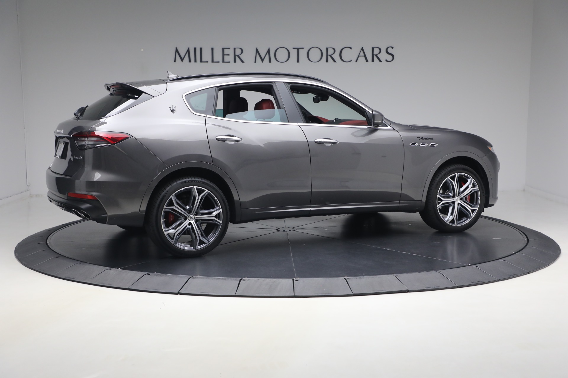 Used-2023-Maserati-Levante-Modena