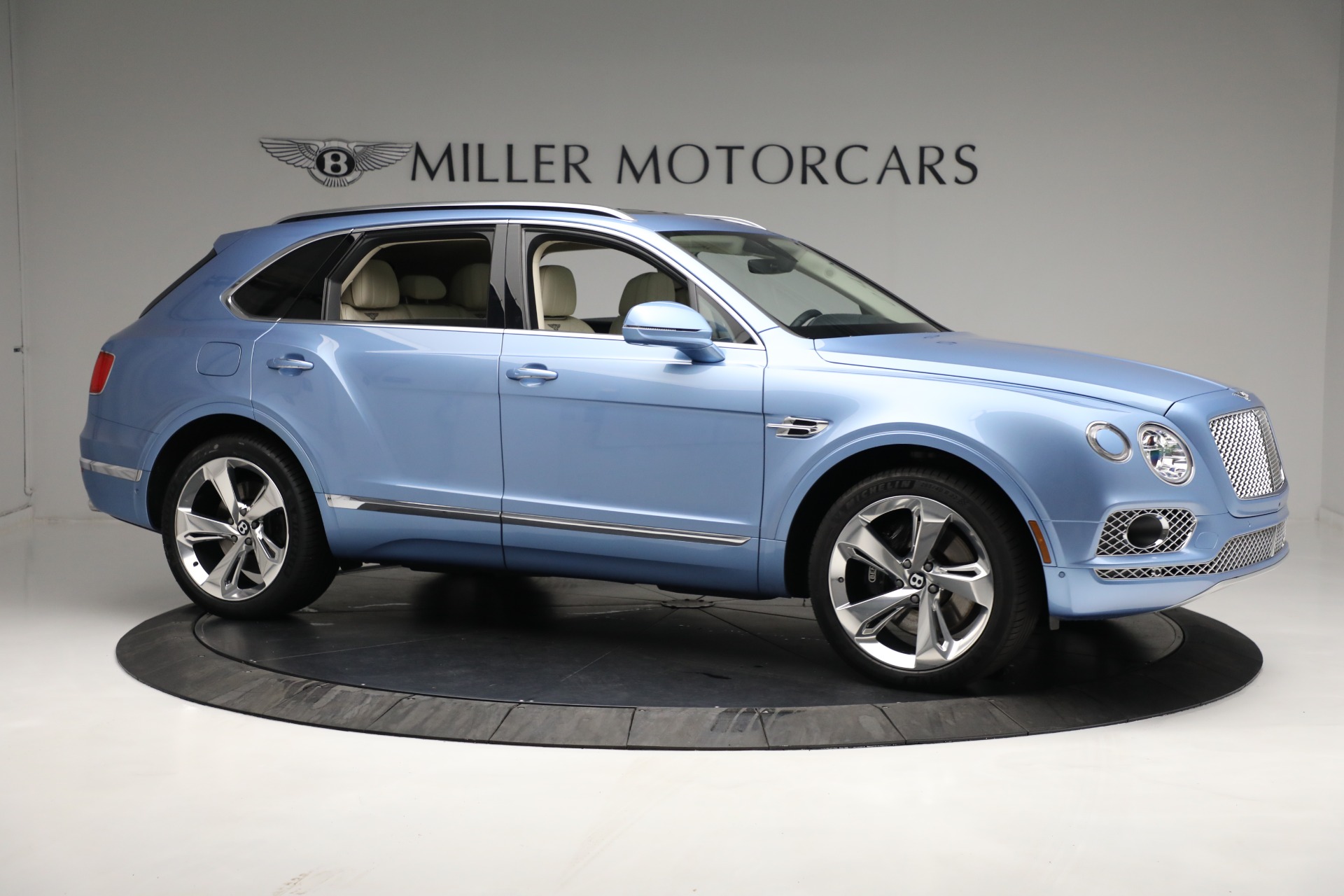 Used-2018-Bentley-Bentayga-W12-Signature