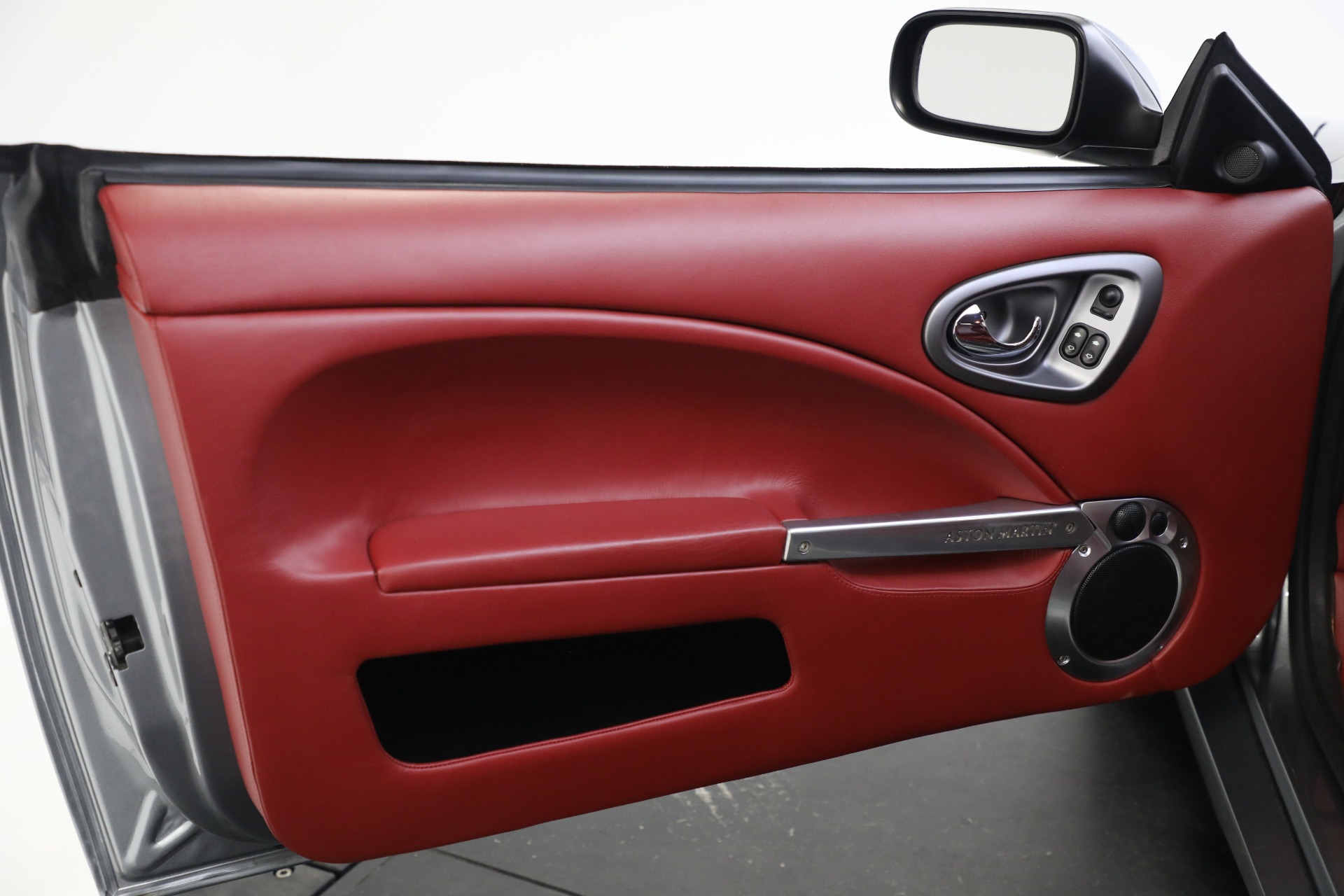 Used-2003-Aston-Martin-V12-Vanquish