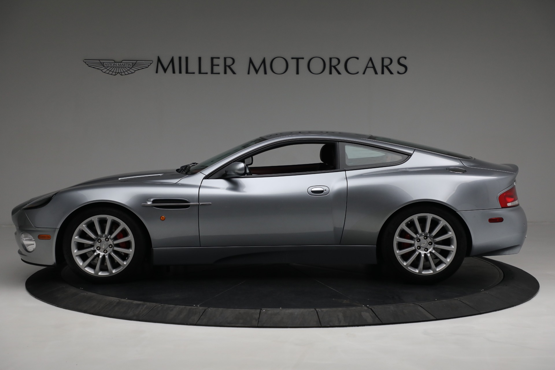 Used-2003-Aston-Martin-V12-Vanquish
