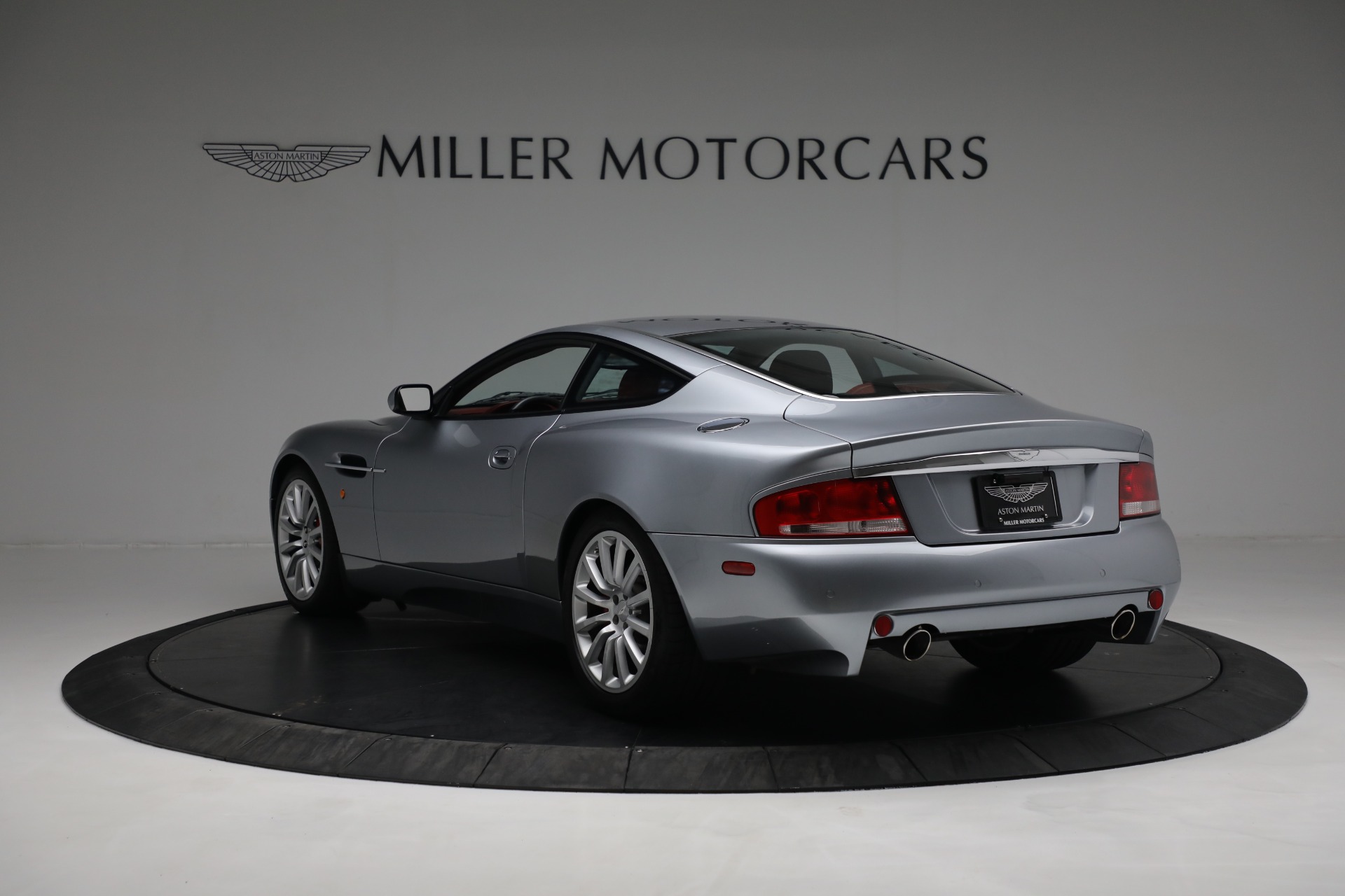 Used-2003-Aston-Martin-V12-Vanquish