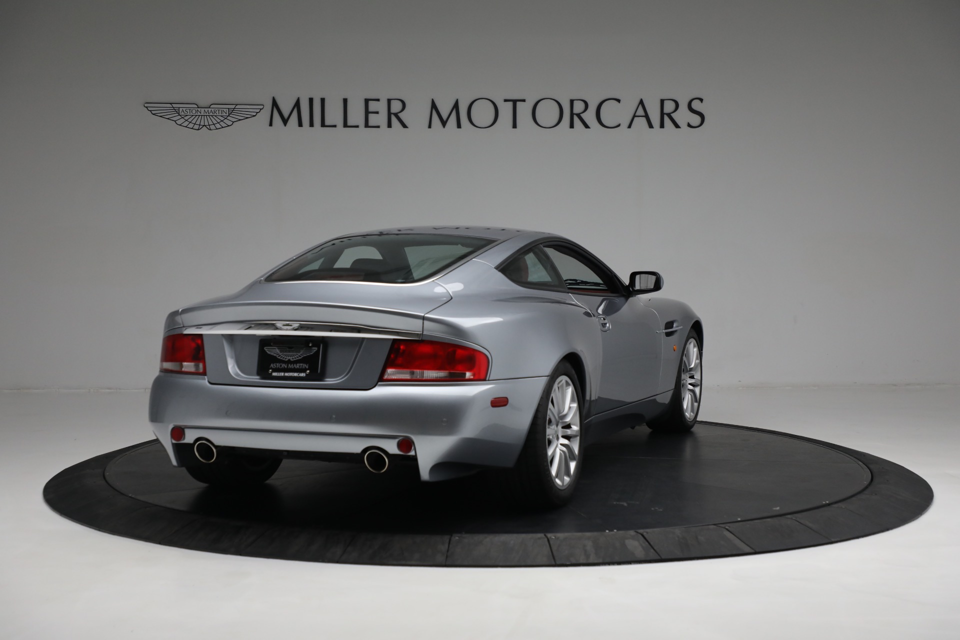 Used-2003-Aston-Martin-V12-Vanquish