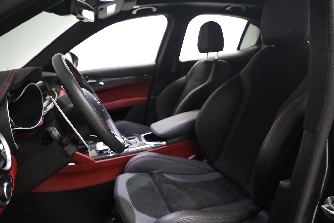 Used-2021-Alfa-Romeo-Stelvio-Quadrifoglio