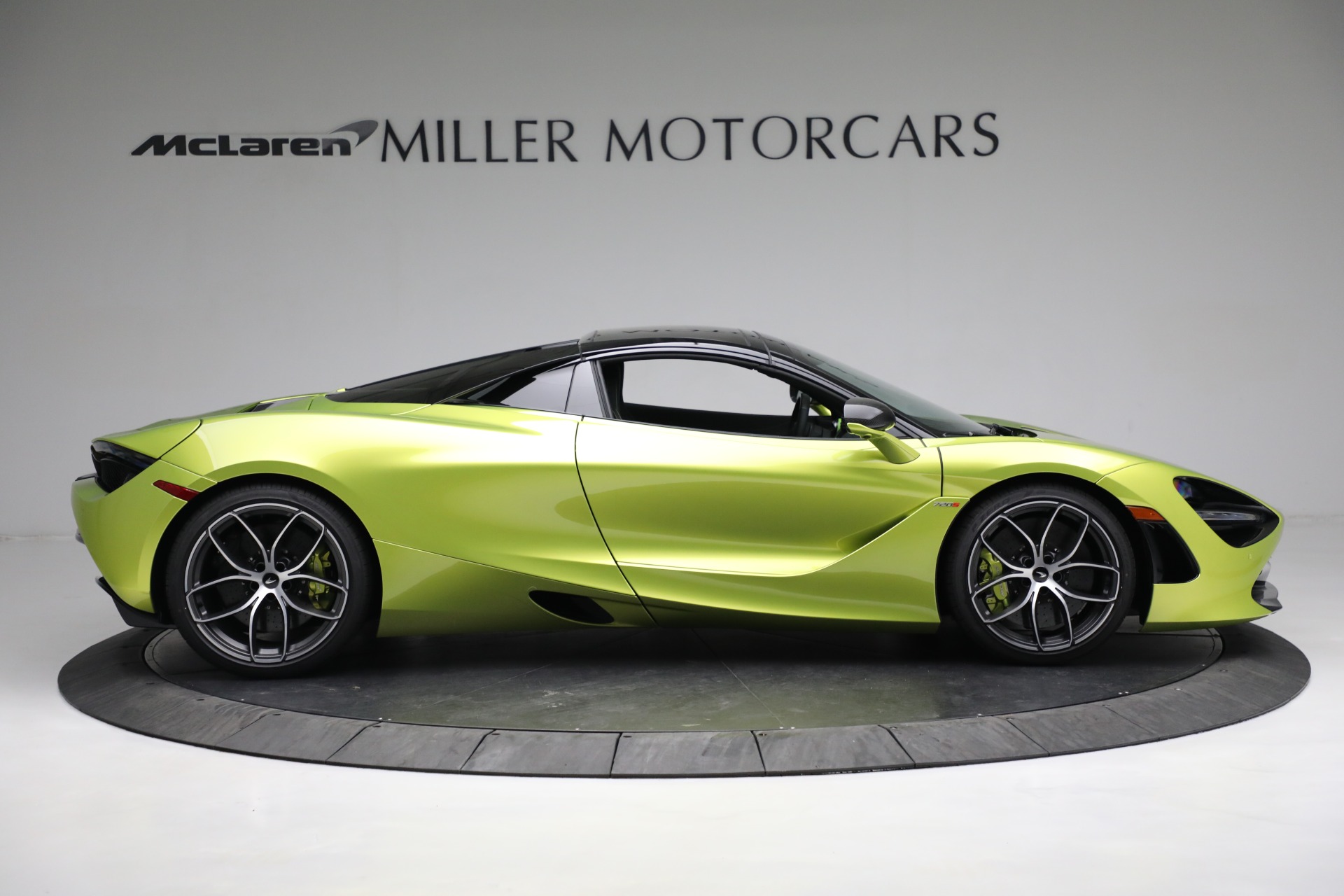New-2022-McLaren-720S-Spider-Performance
