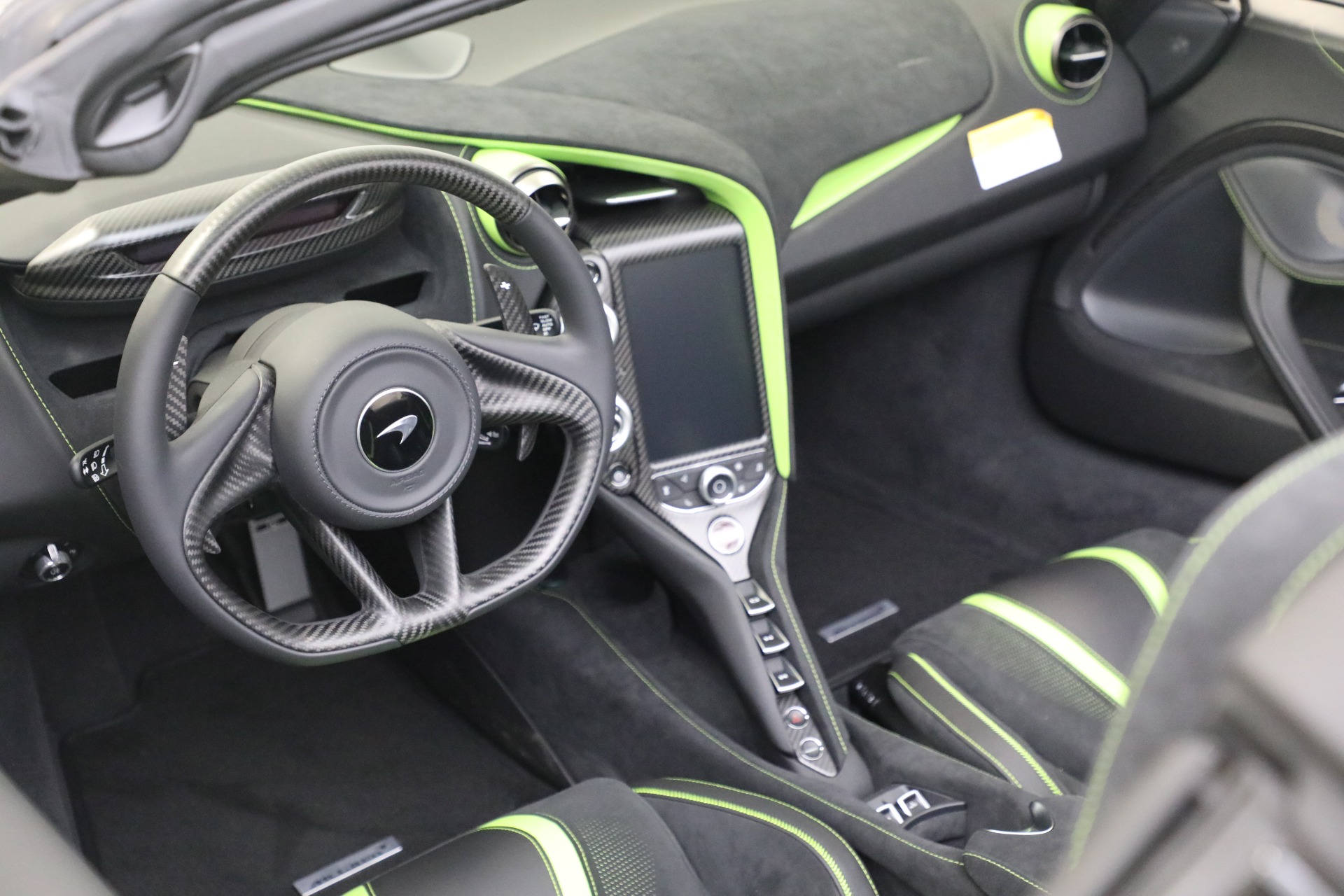 New-2022-McLaren-720S-Spider-Performance