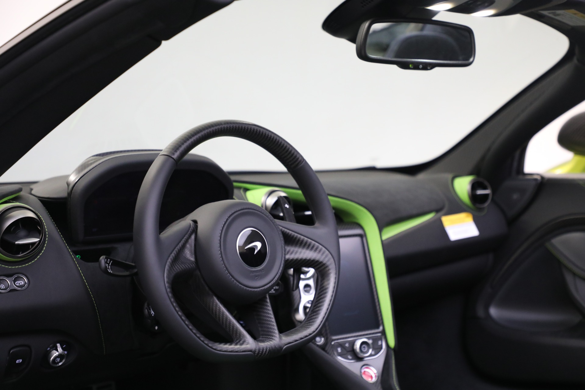 New-2022-McLaren-720S-Spider-Performance