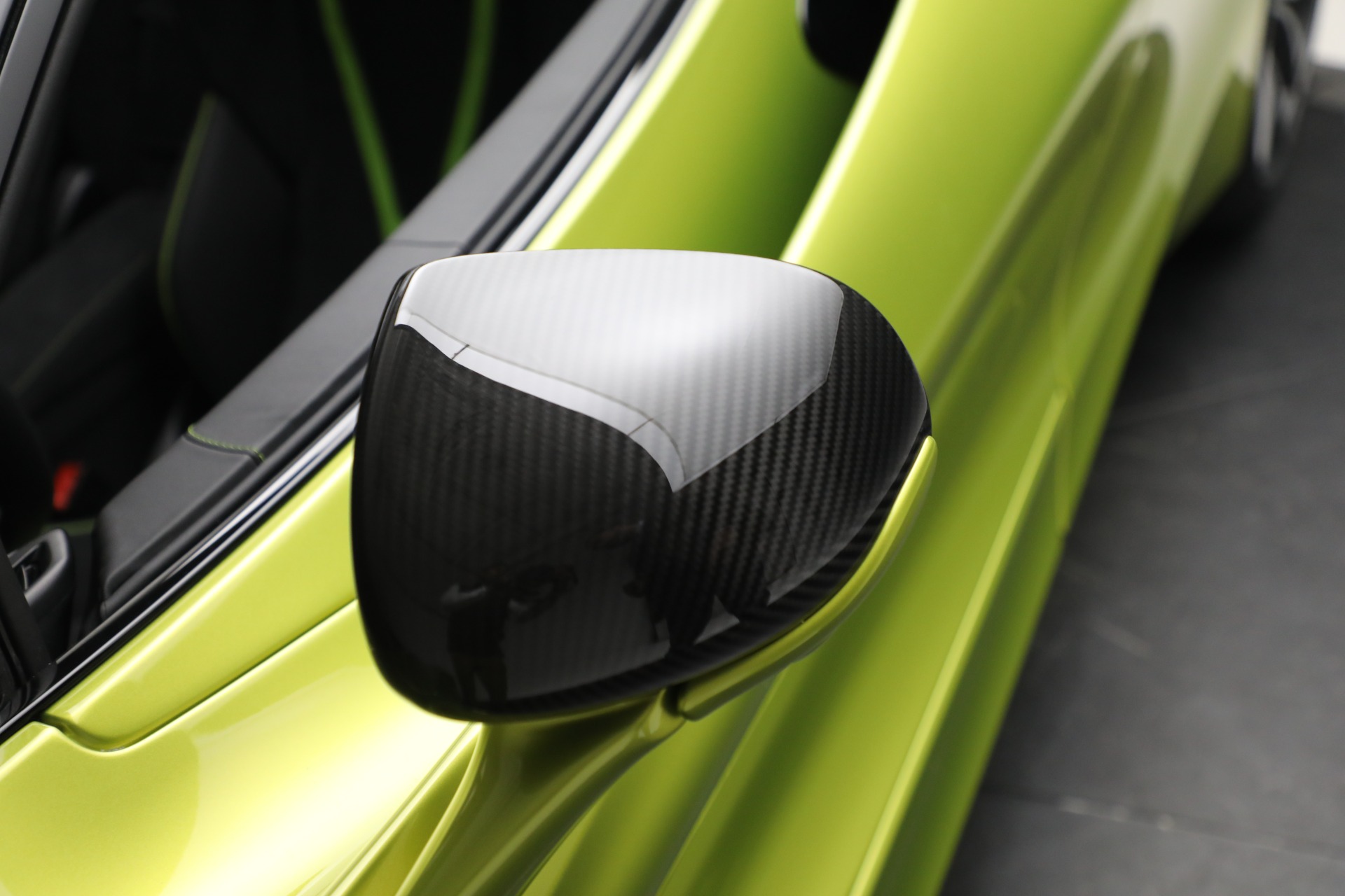 New-2022-McLaren-720S-Spider-Performance