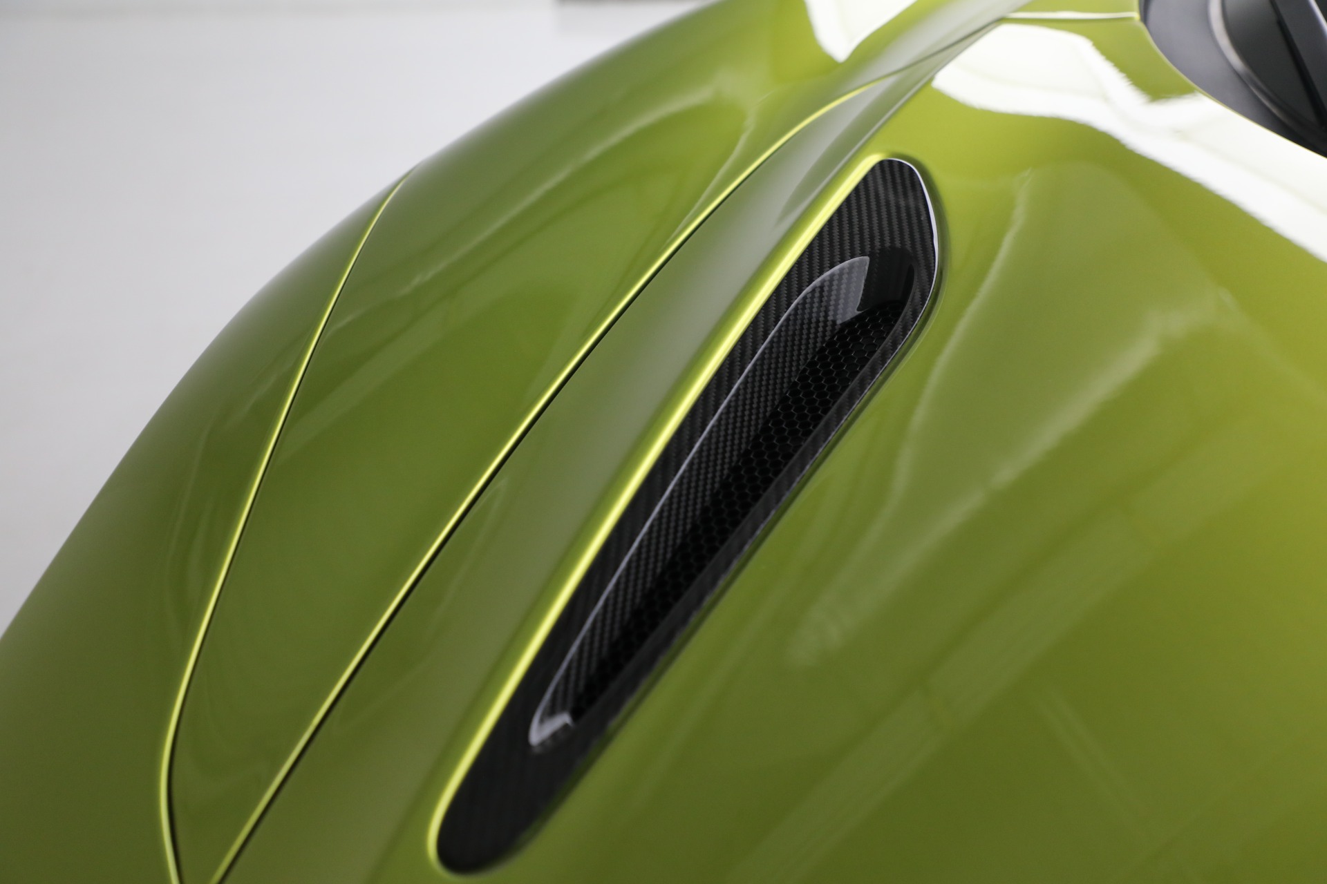 New-2022-McLaren-720S-Spider-Performance