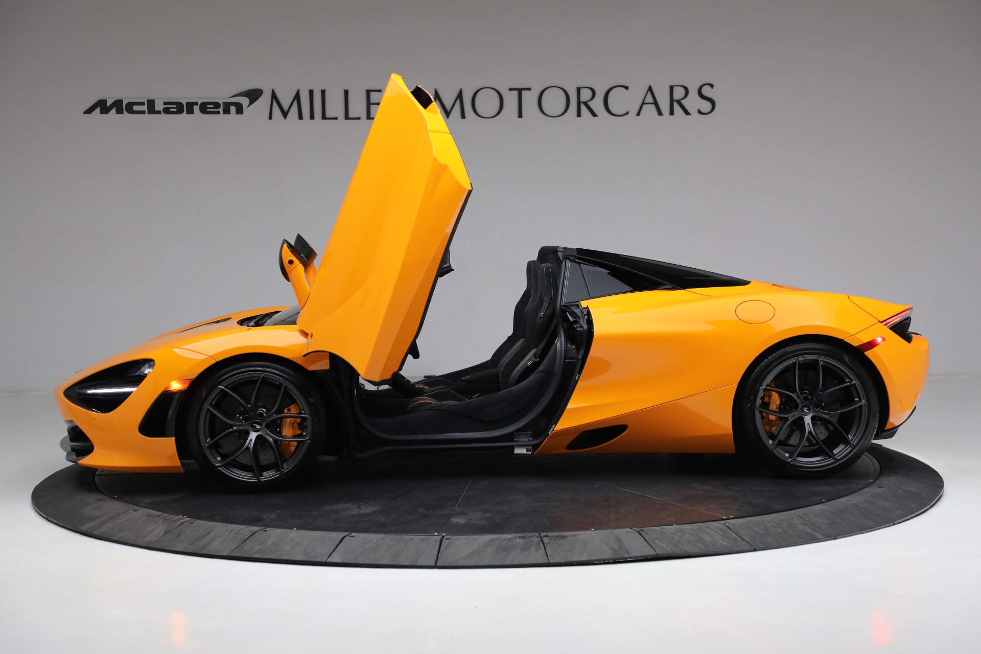 New-2022-McLaren-720S-Spider-Performance