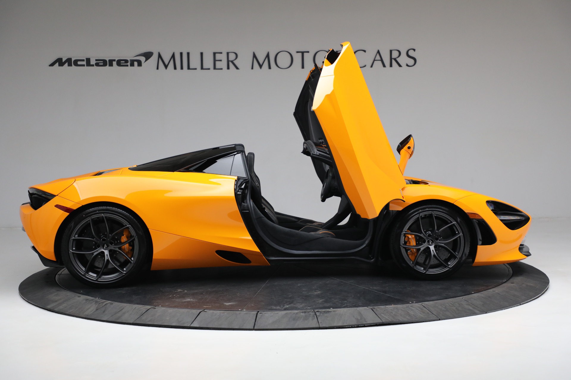 New-2022-McLaren-720S-Spider-Performance