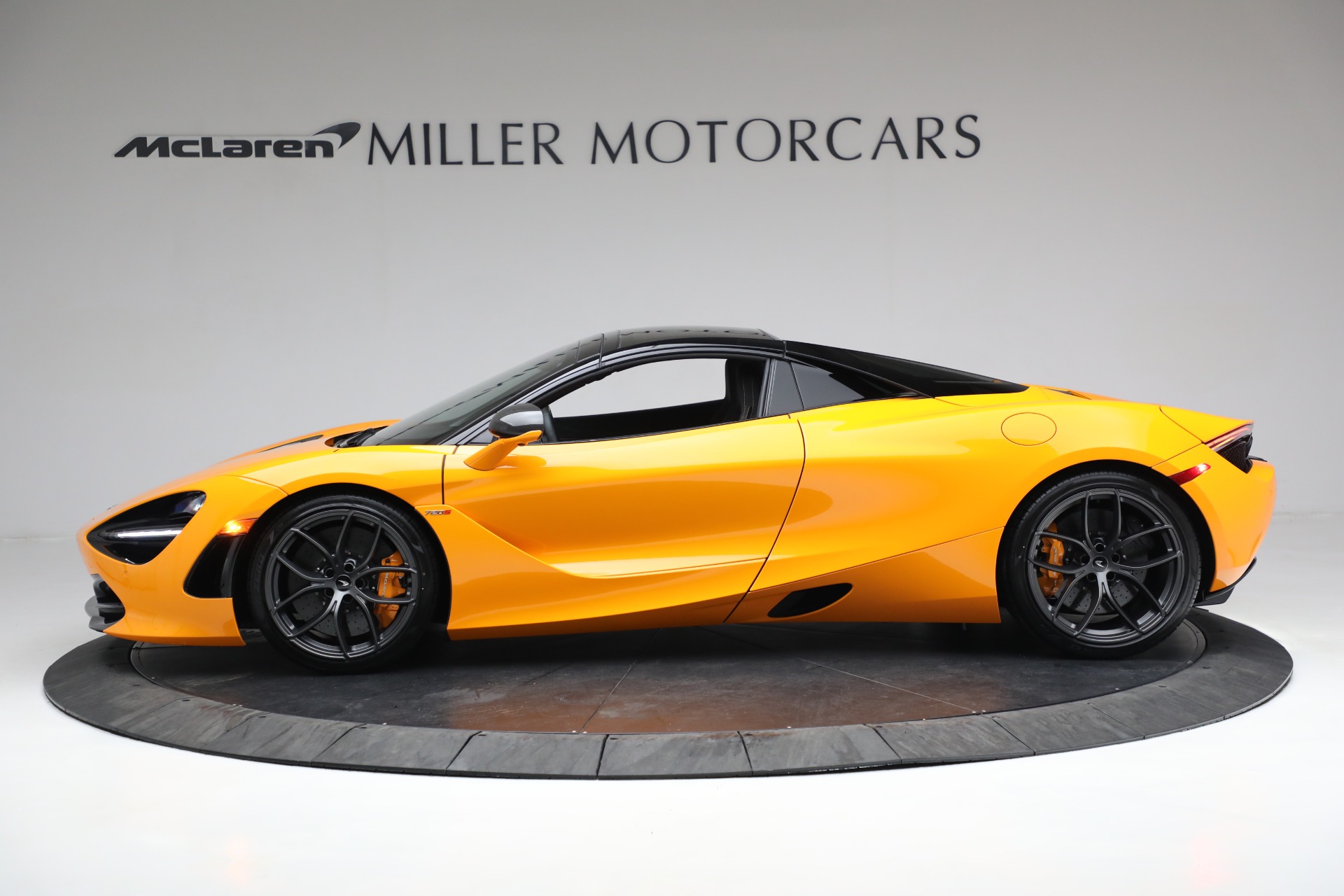 New-2022-McLaren-720S-Spider-Performance