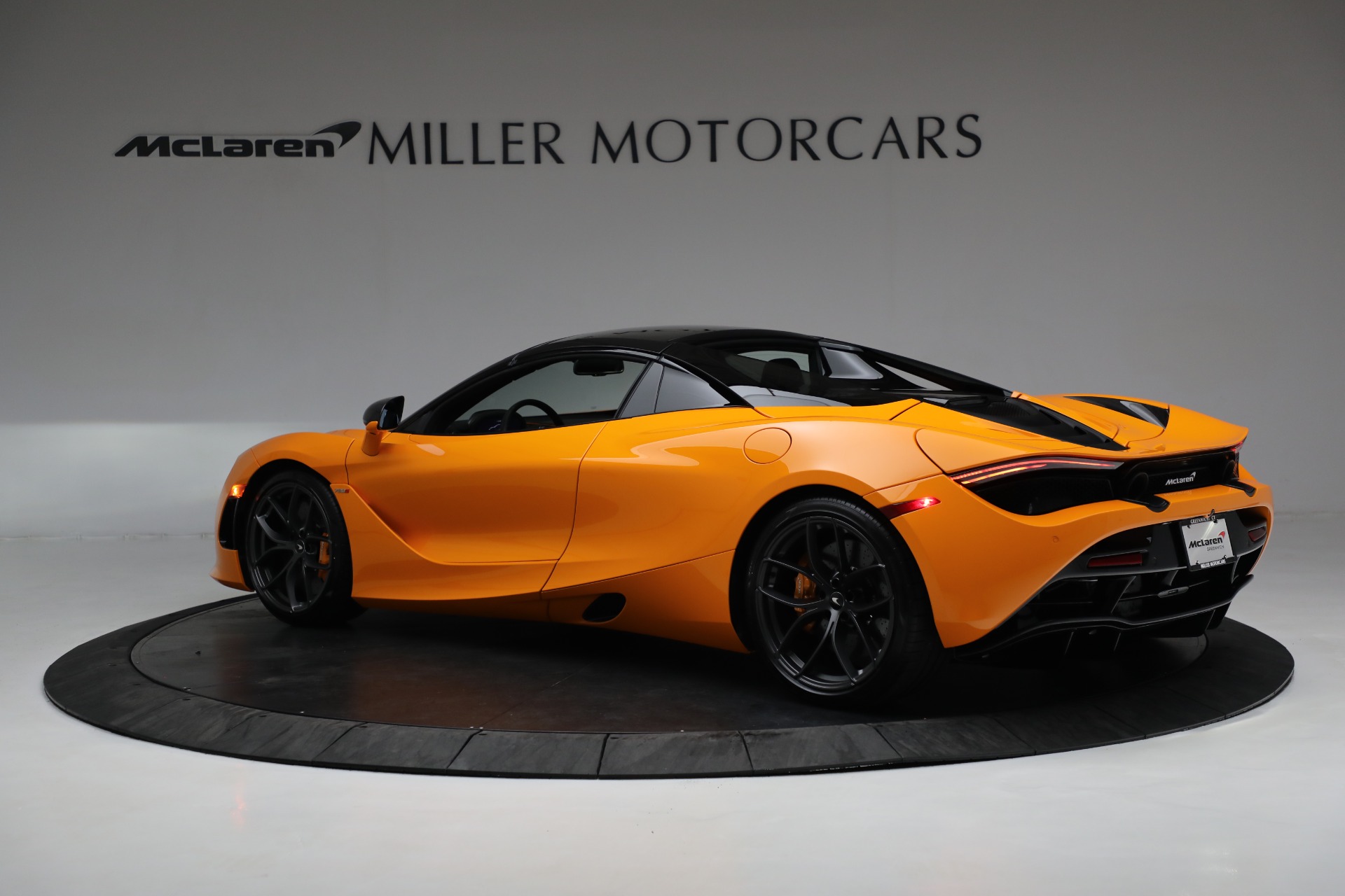 New-2022-McLaren-720S-Spider-Performance