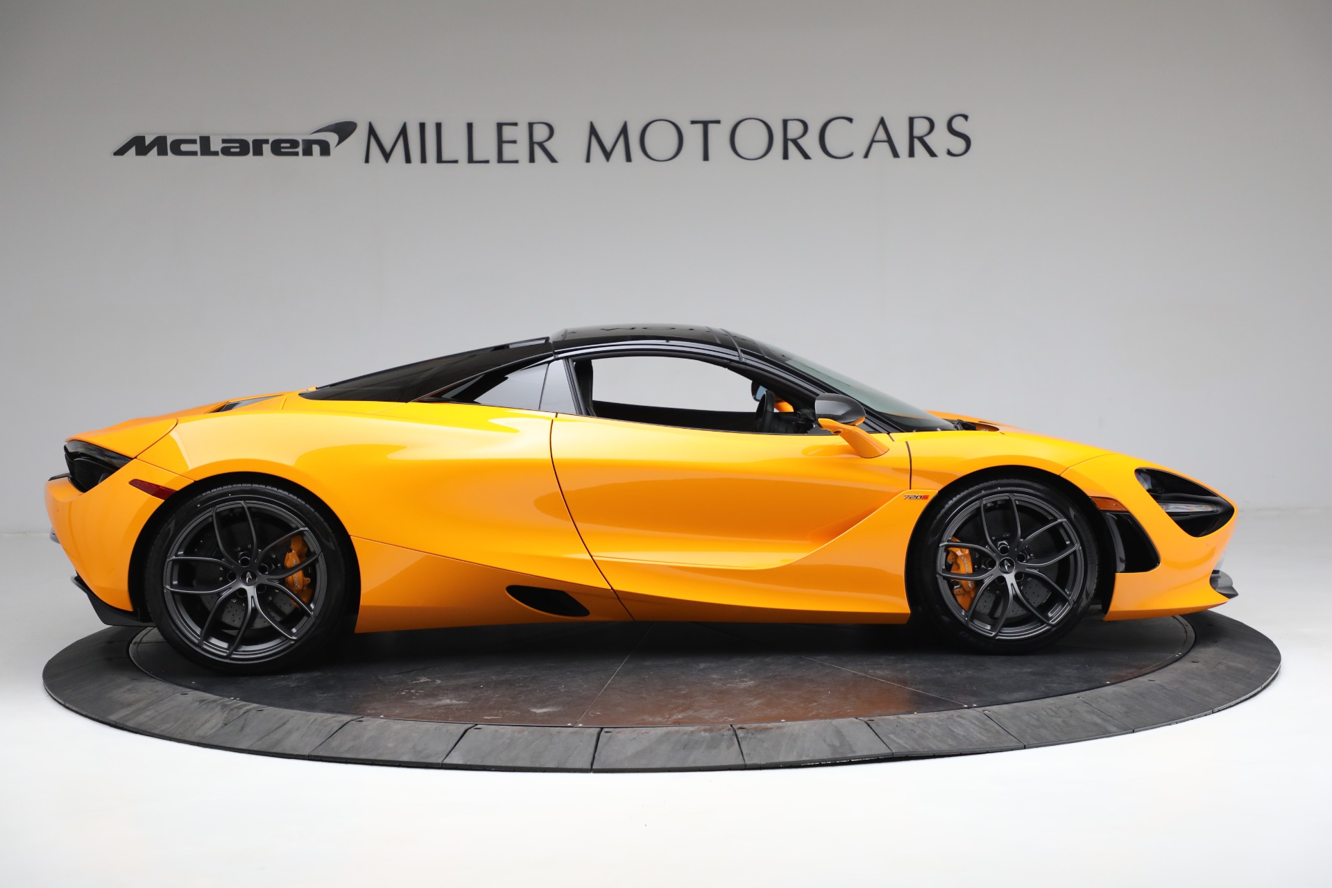 New-2022-McLaren-720S-Spider-Performance
