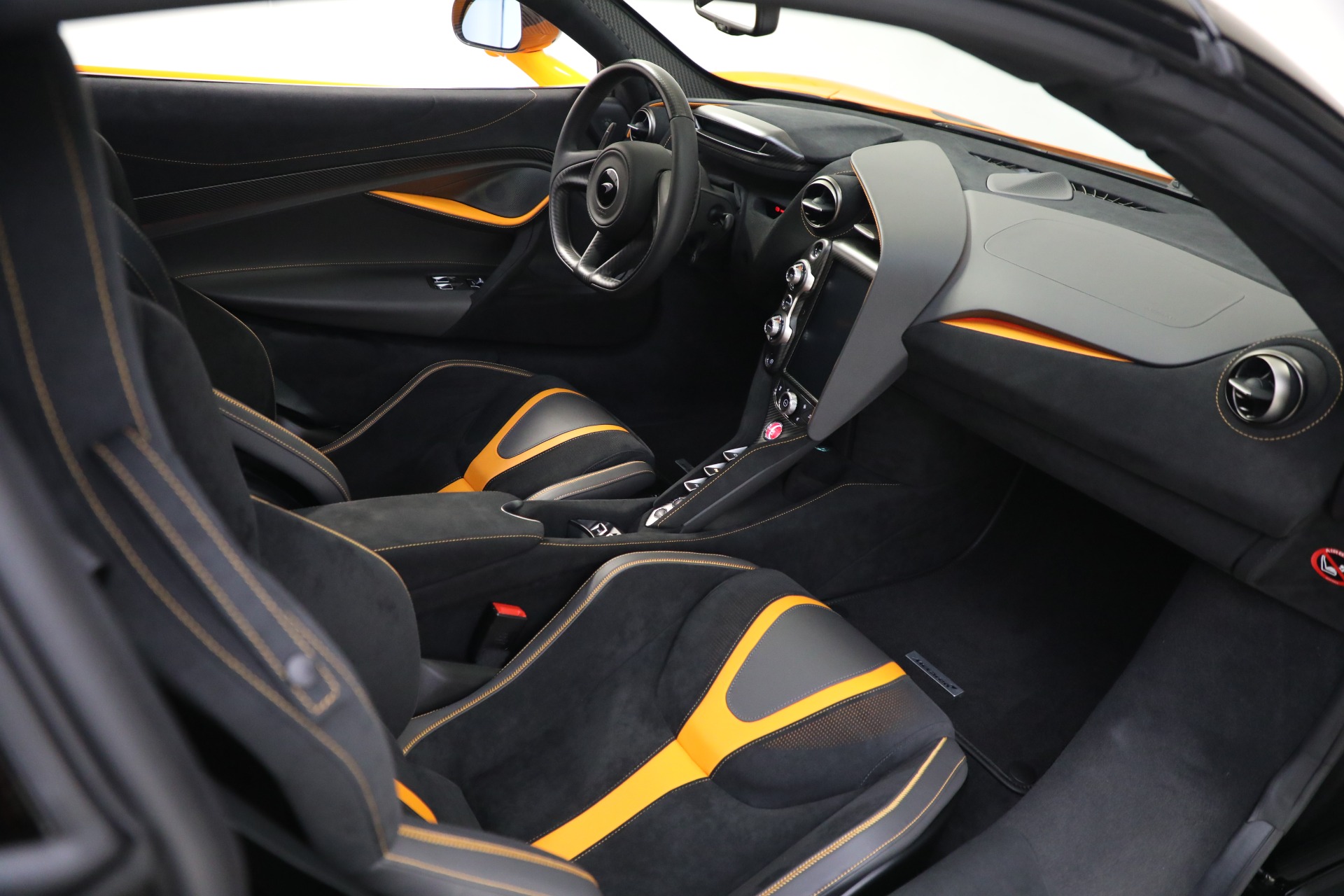 New-2022-McLaren-720S-Spider-Performance