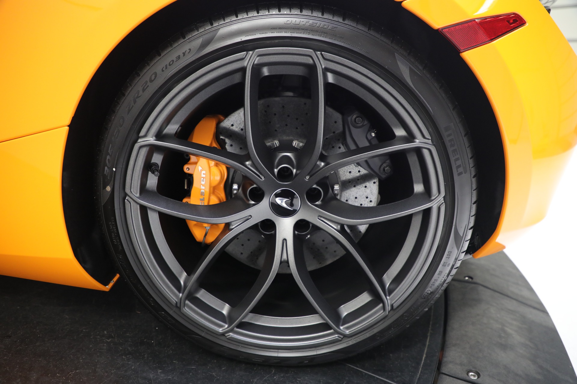 New-2022-McLaren-720S-Spider-Performance