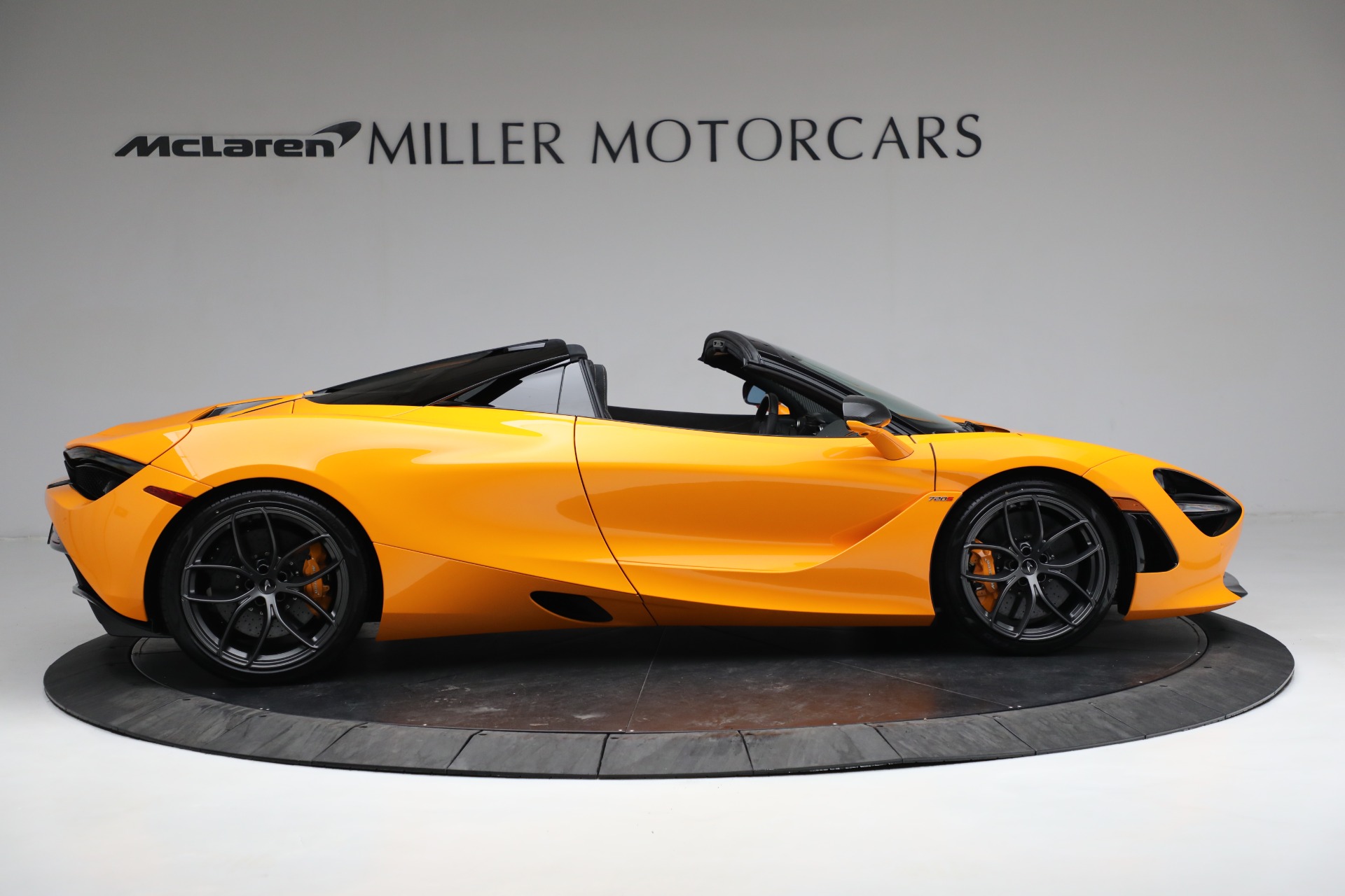 New-2022-McLaren-720S-Spider-Performance