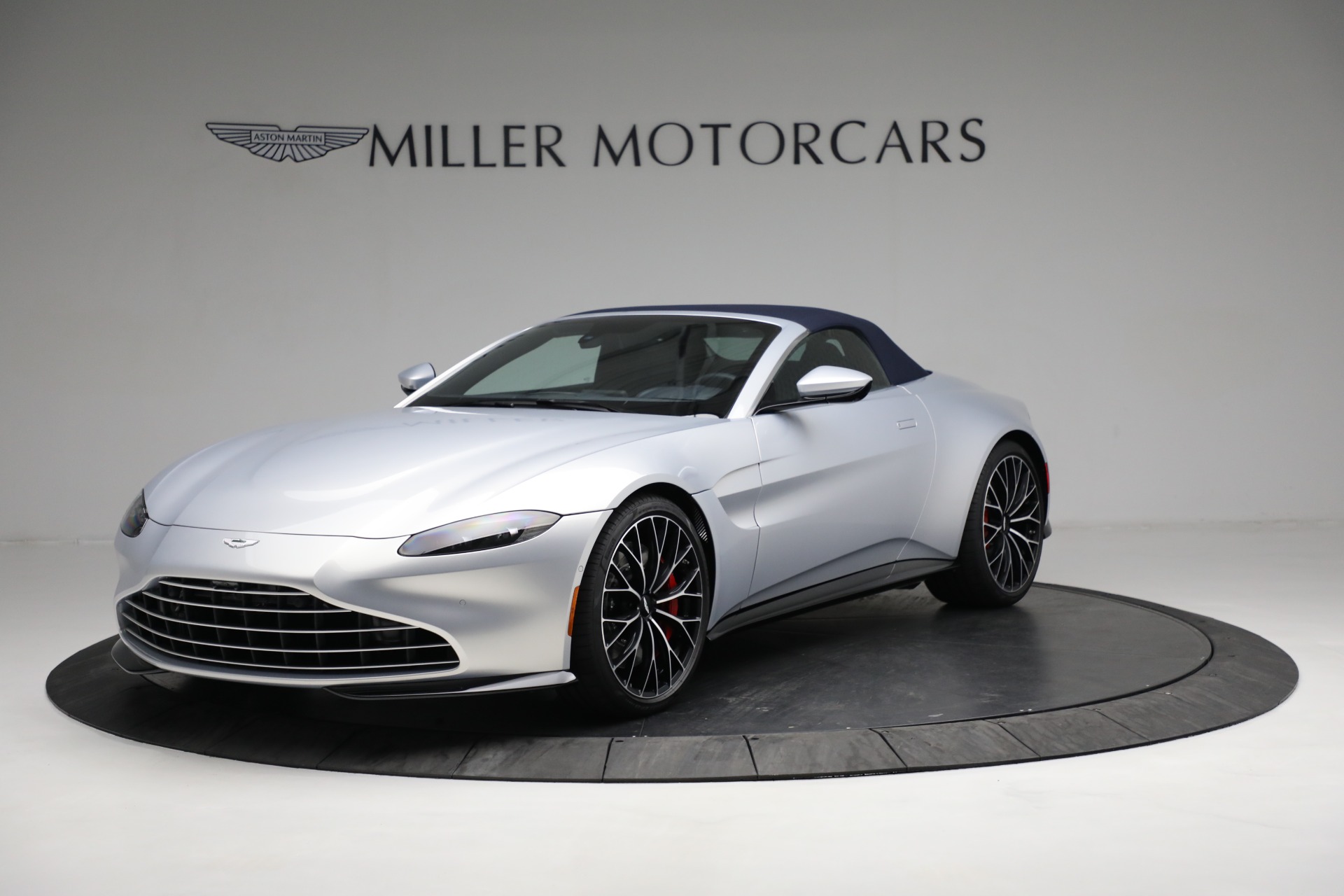 Used-2023-Aston-Martin-Vantage-Roadster