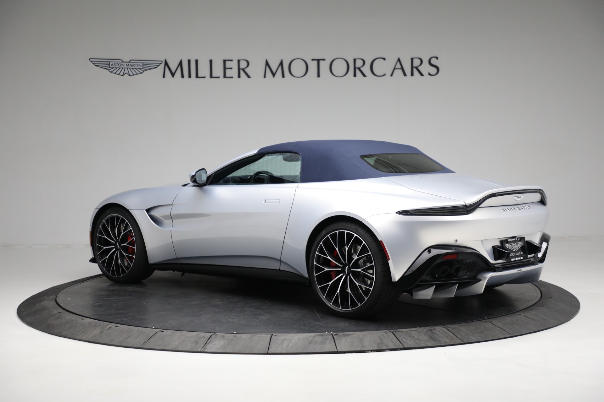 Used-2023-Aston-Martin-Vantage-Roadster