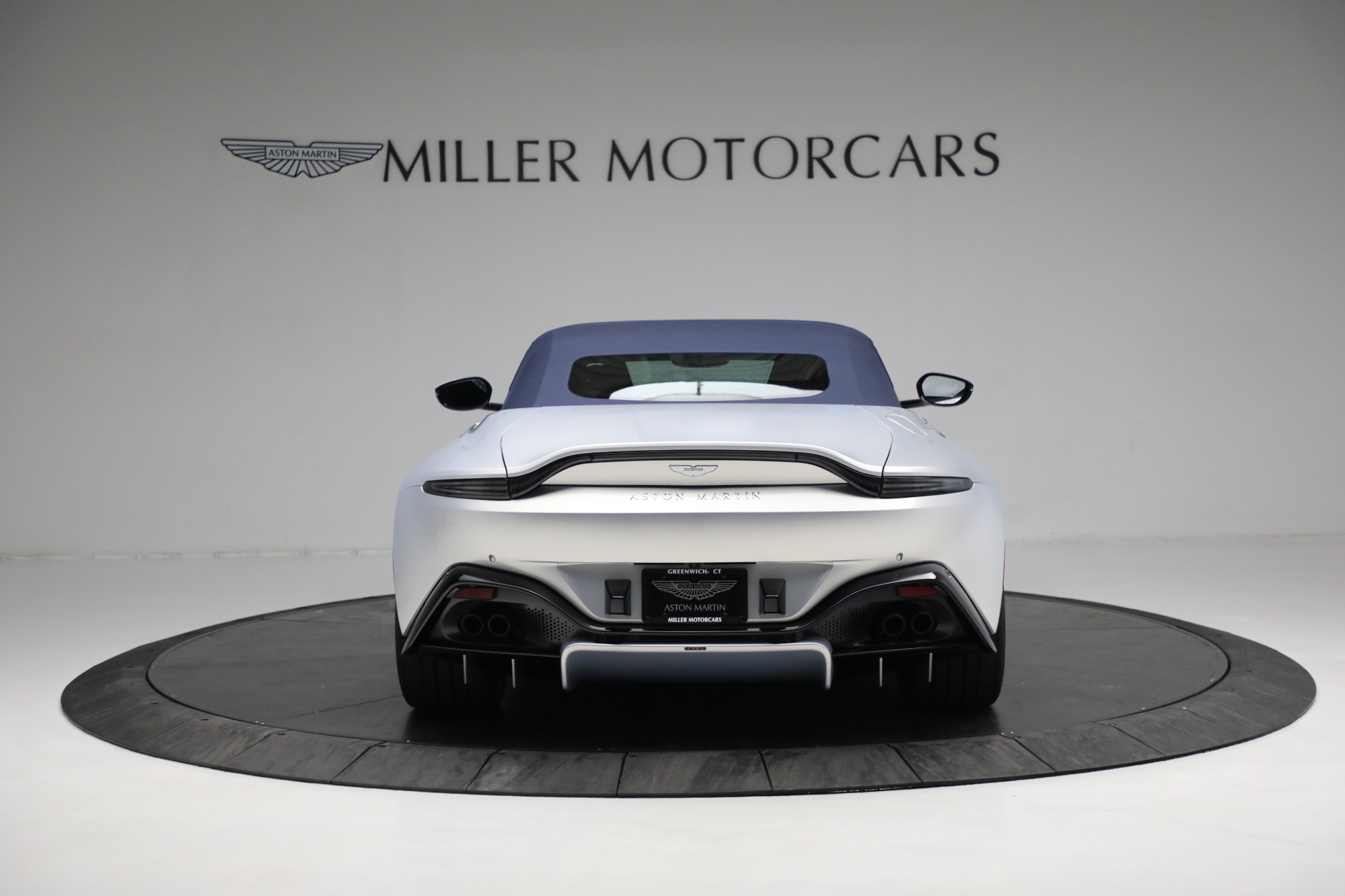 Used-2023-Aston-Martin-Vantage-Roadster