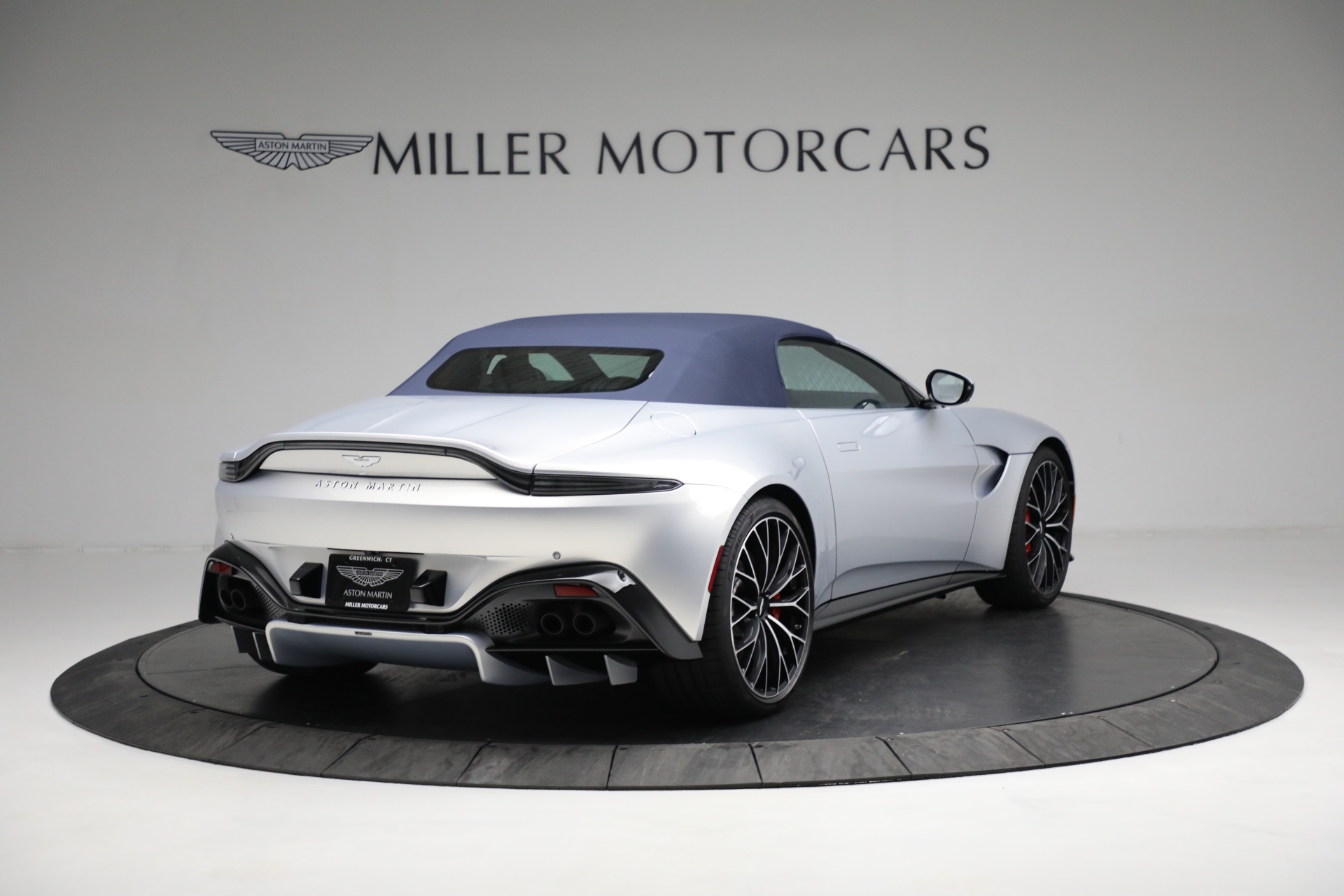 Used-2023-Aston-Martin-Vantage-Roadster