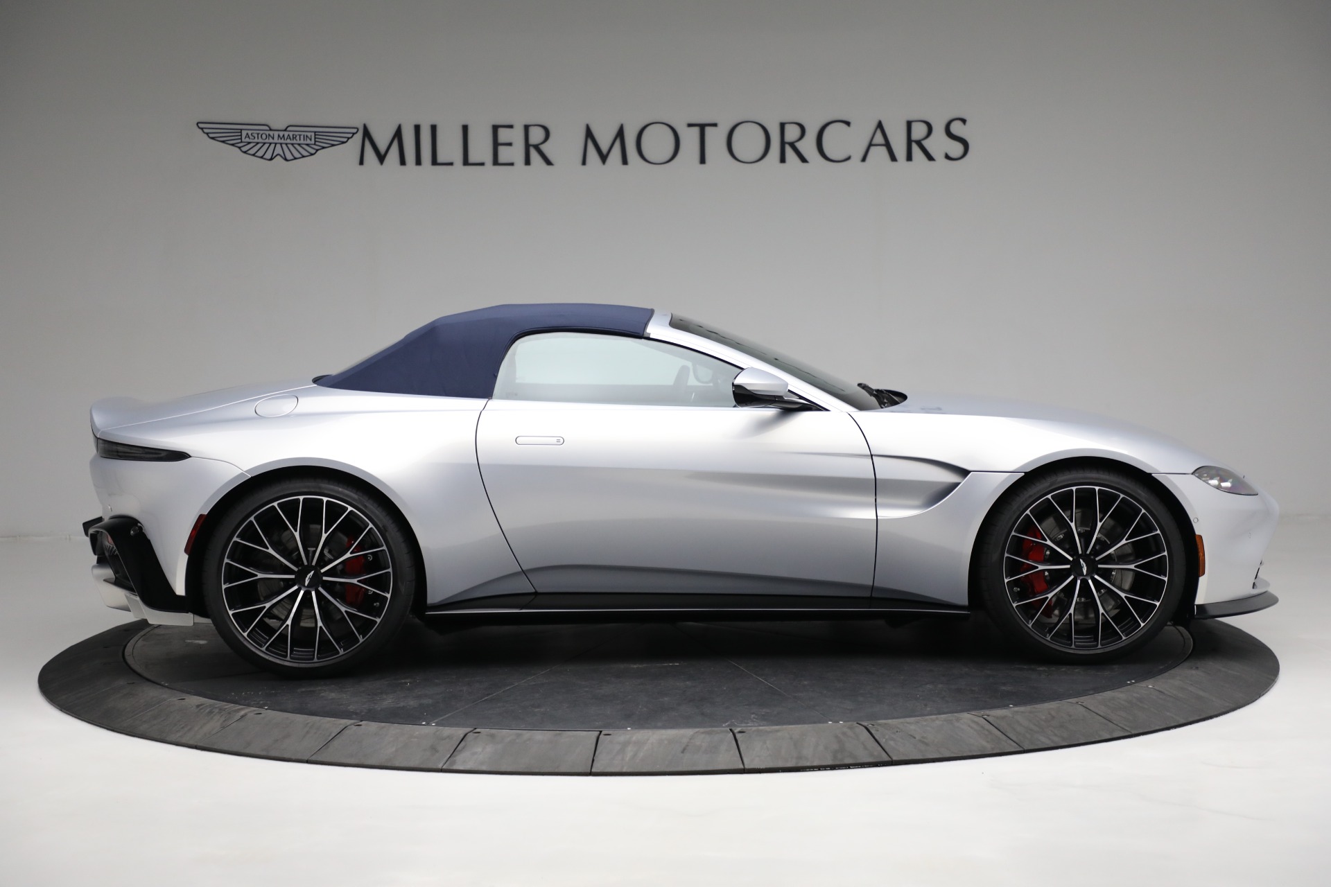 Used-2023-Aston-Martin-Vantage-Roadster