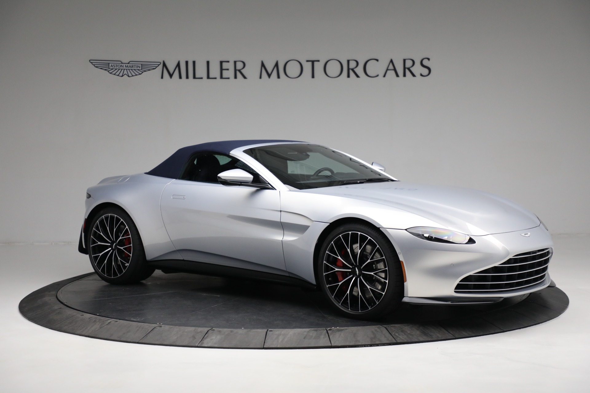 Used-2023-Aston-Martin-Vantage-Roadster